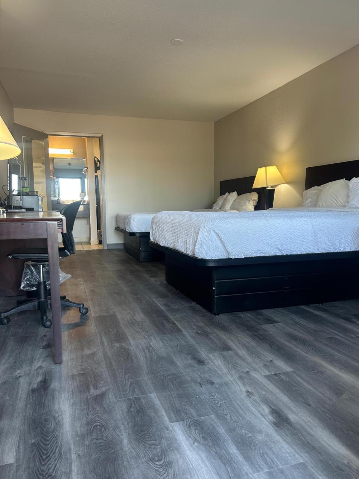 Deluxe Queen Room with Two Queen Beds - Non-Smoking,1661657408:JPEG