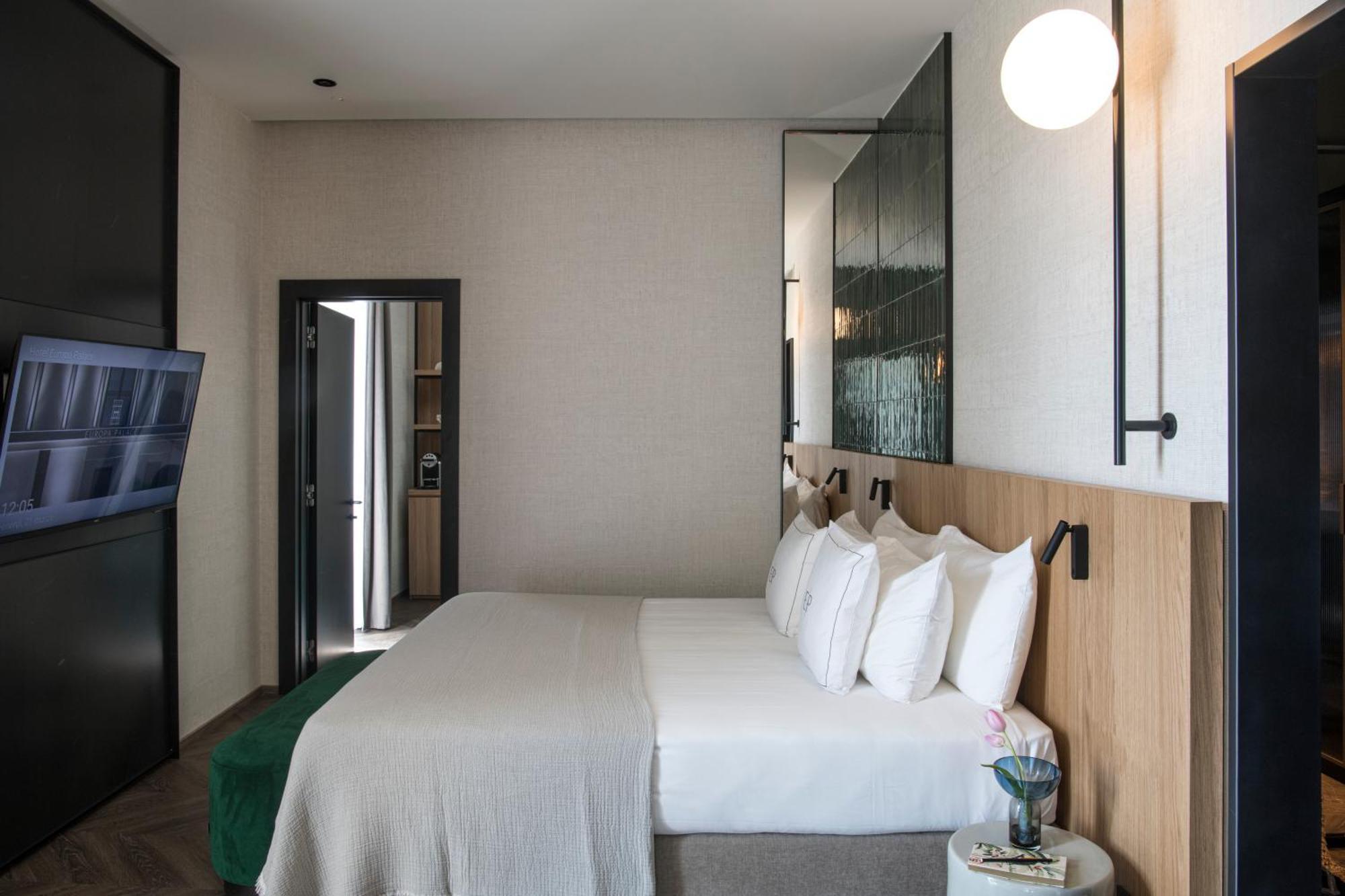 Suite with Garden View