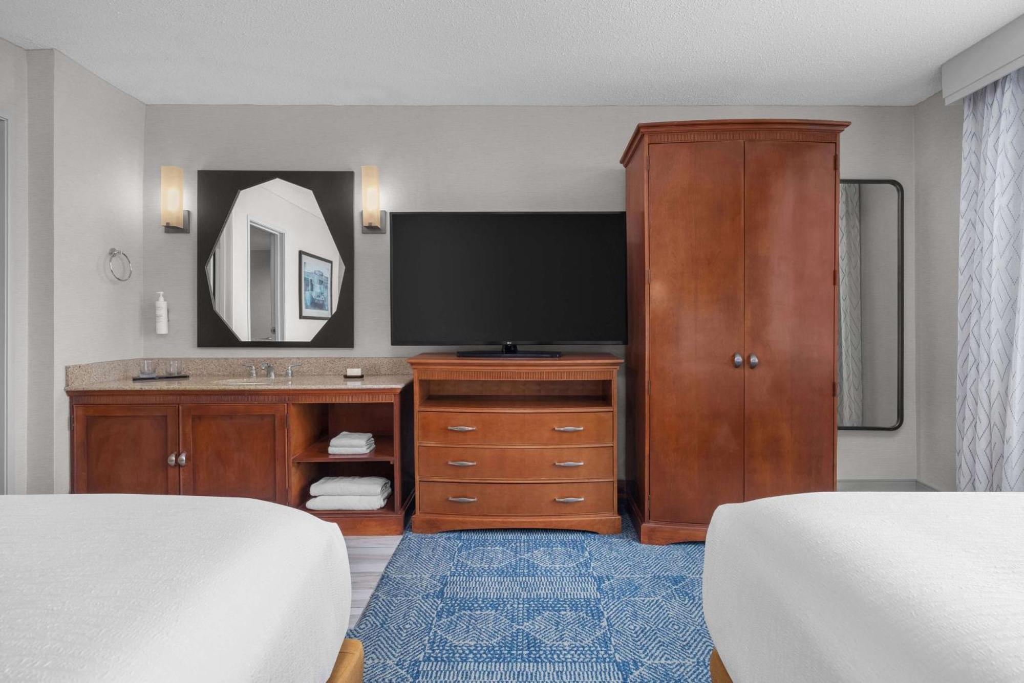 Two-Room Queen Suite with Two Queen Beds