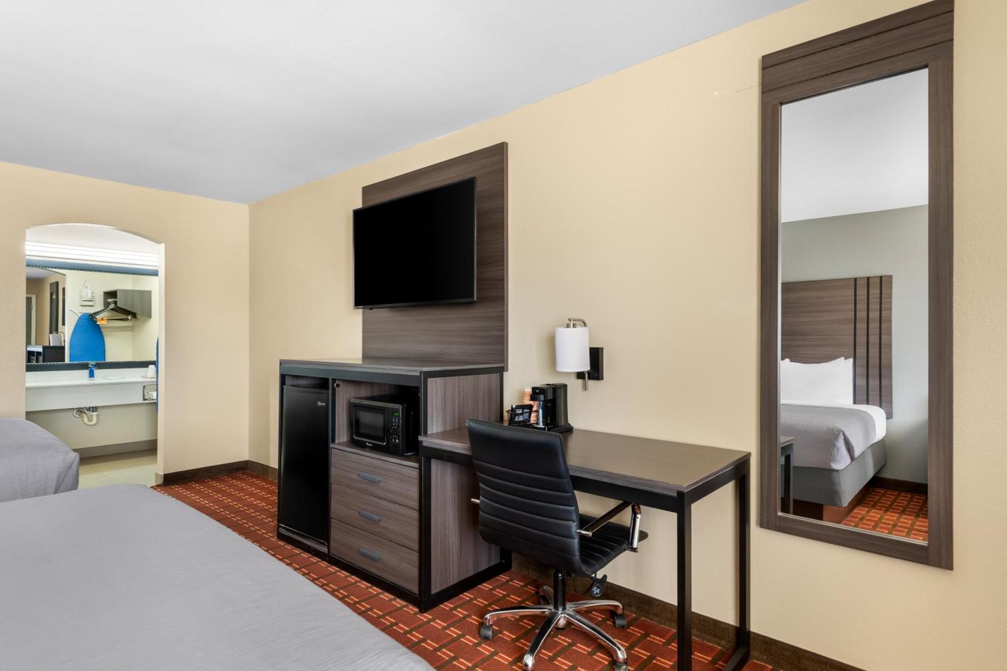 Queen Room with Two Queen Beds - Non-Smoking,1662412189:JPEG