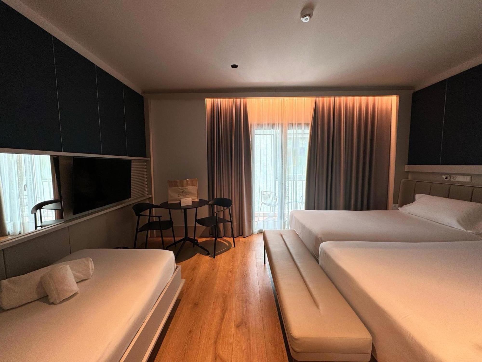 Deluxe Double Room with Balcony,1709944465:JPEG