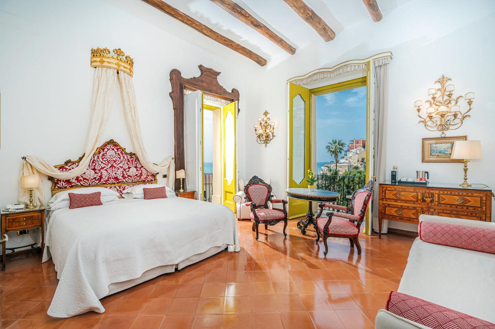 Deluxe Suite with Sea View,1662978119:JPEG