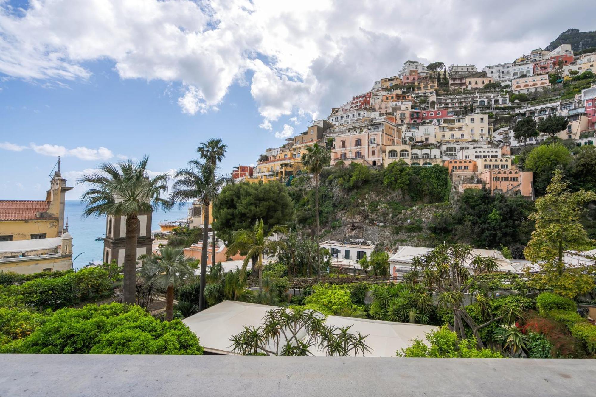 Executive Suite,1662978098:JPEG