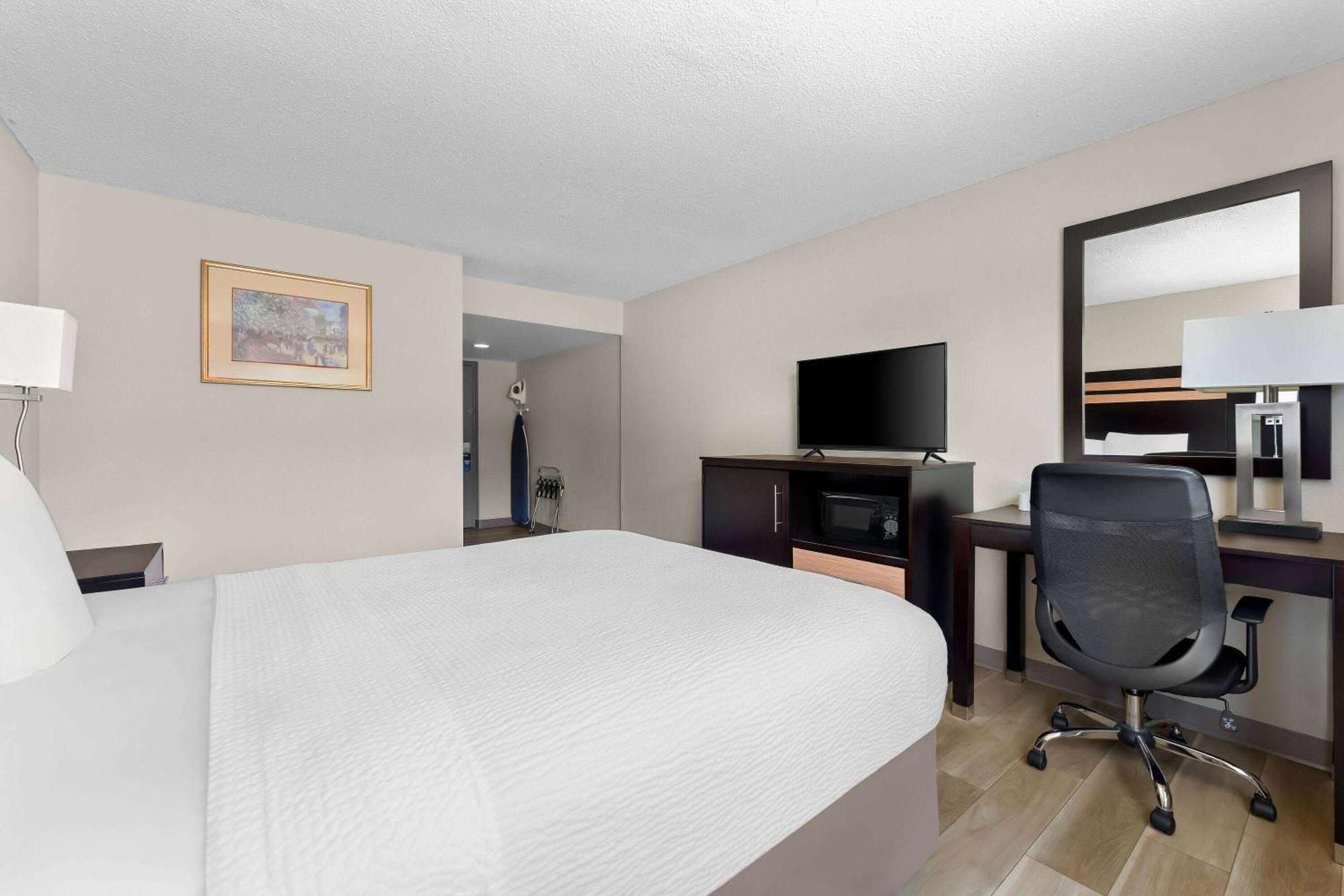 Queen Room - Mobility Access/Non-Smoking