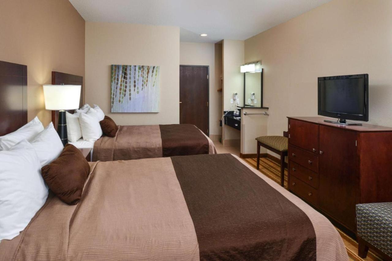 Quadruple Room with Two Queen Beds - Non Smoking/Pet Friendly
