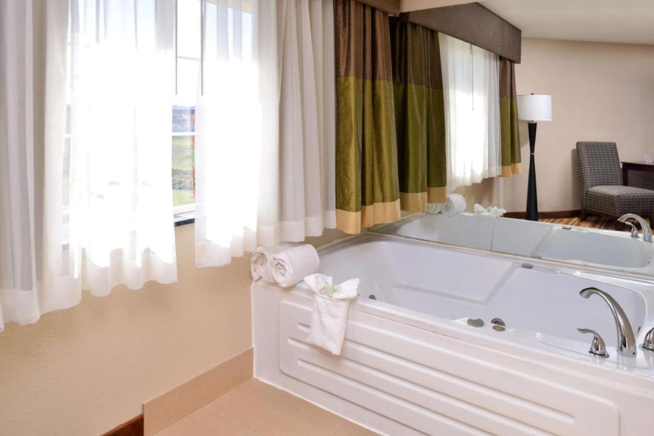 Triple Room with Whirlpool - Non Smoking