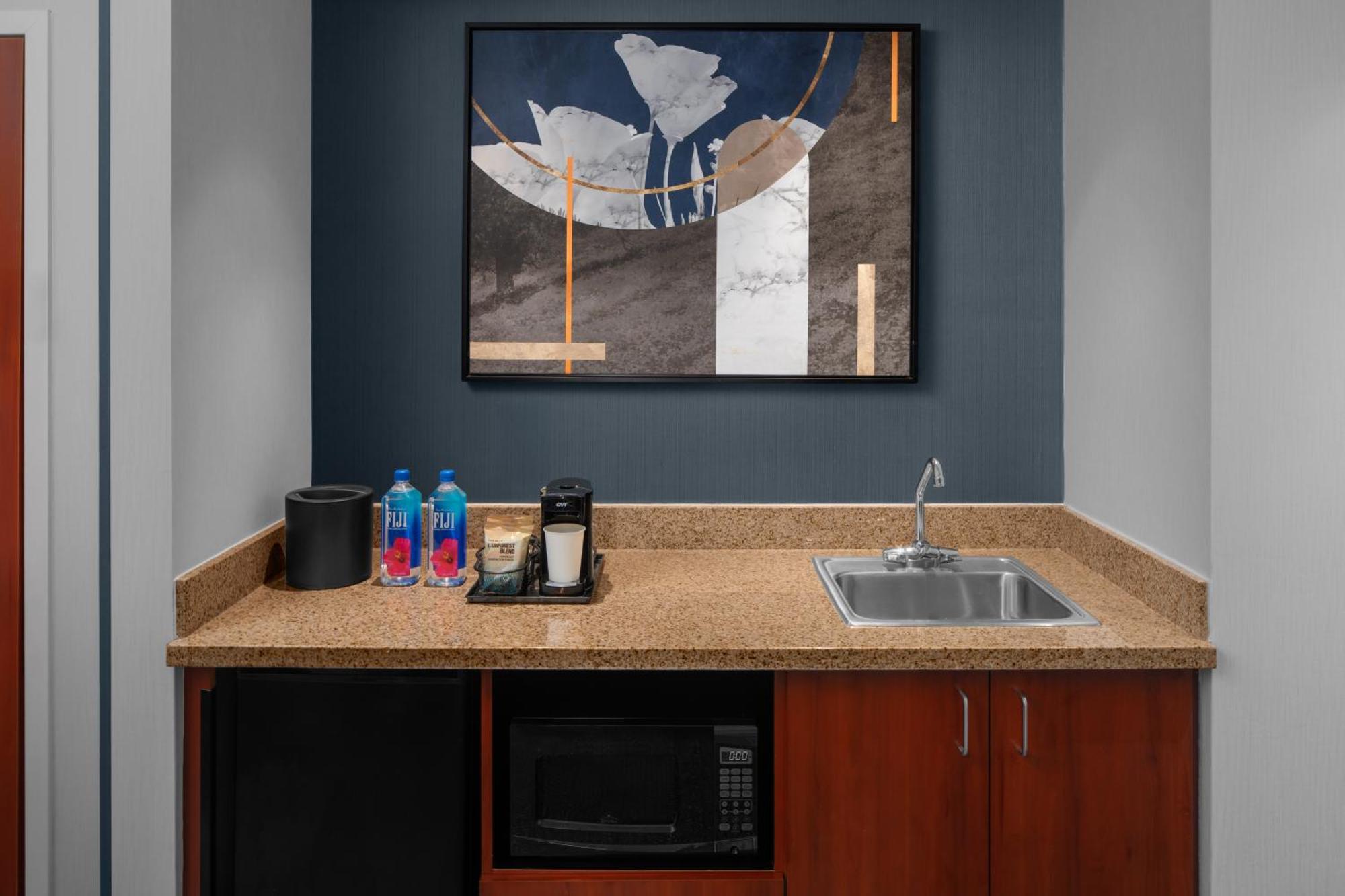 One-Bedroom Executive King Suite with Sofa Bed,1664657145:JPEG