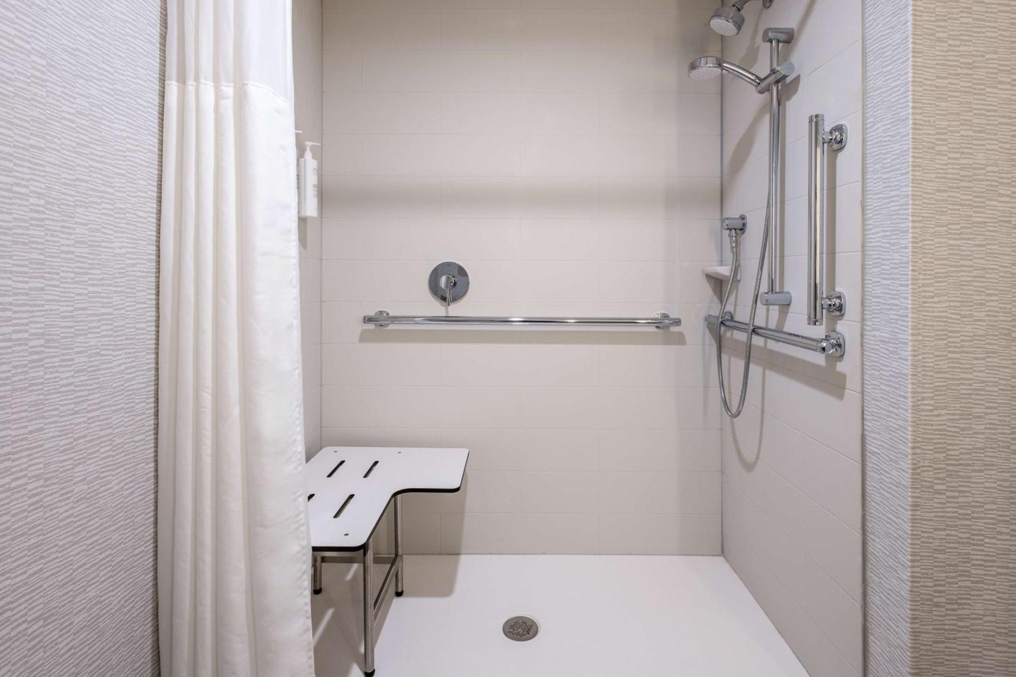 King Room Mobility and Hearing Access/Non-Smoking