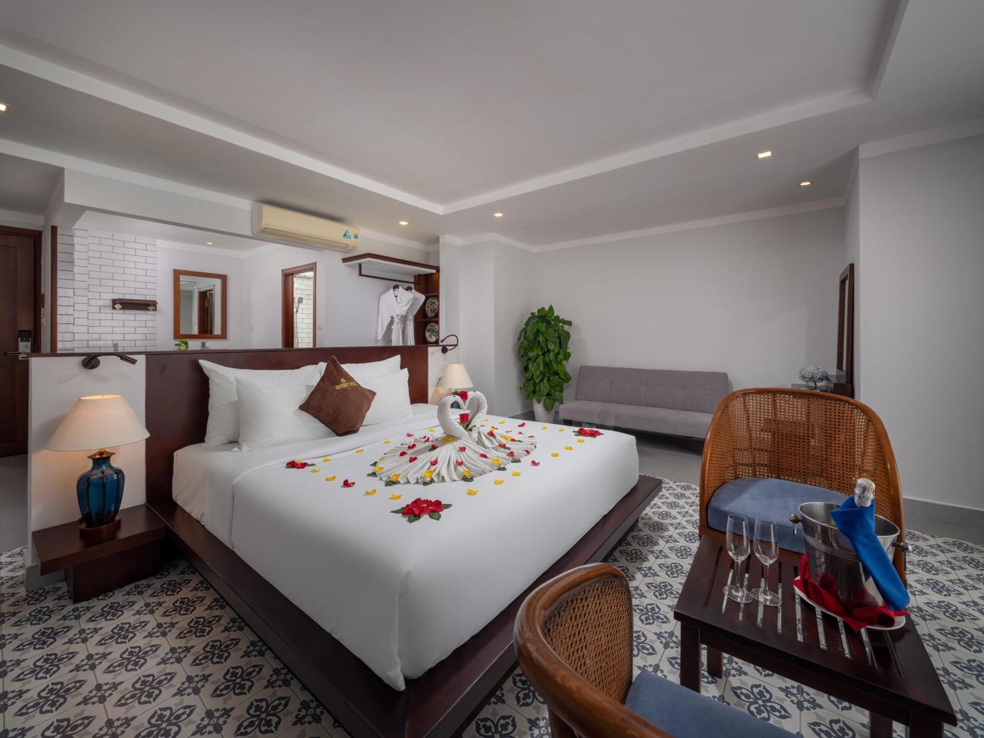Honeymoon Junior Suite with Balcony and River View