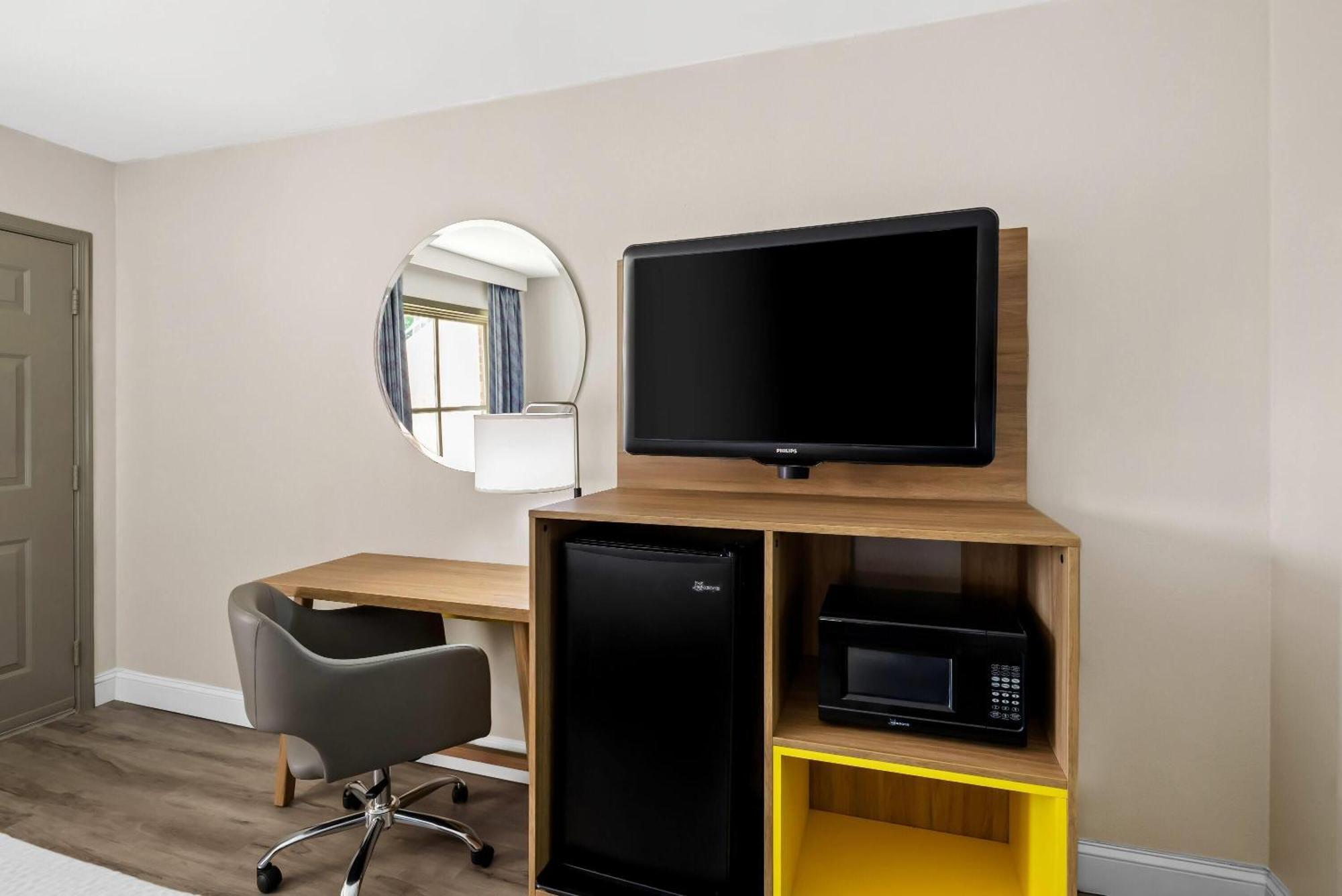 Deluxe Double Room with Two Double Beds - Non-Smoking