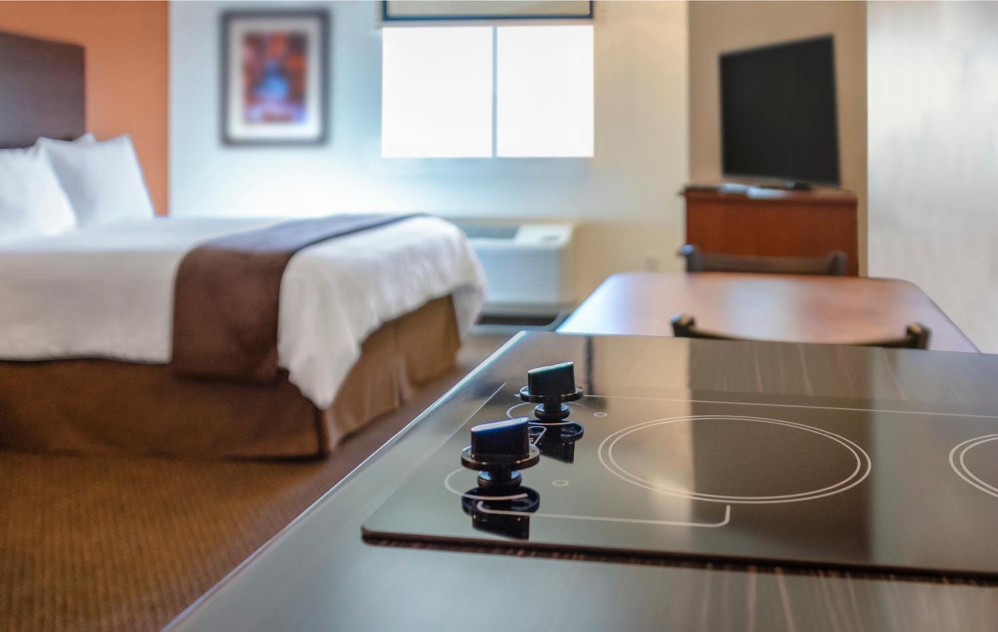 Queen Room - Hearing Accessible - Roll In Shower