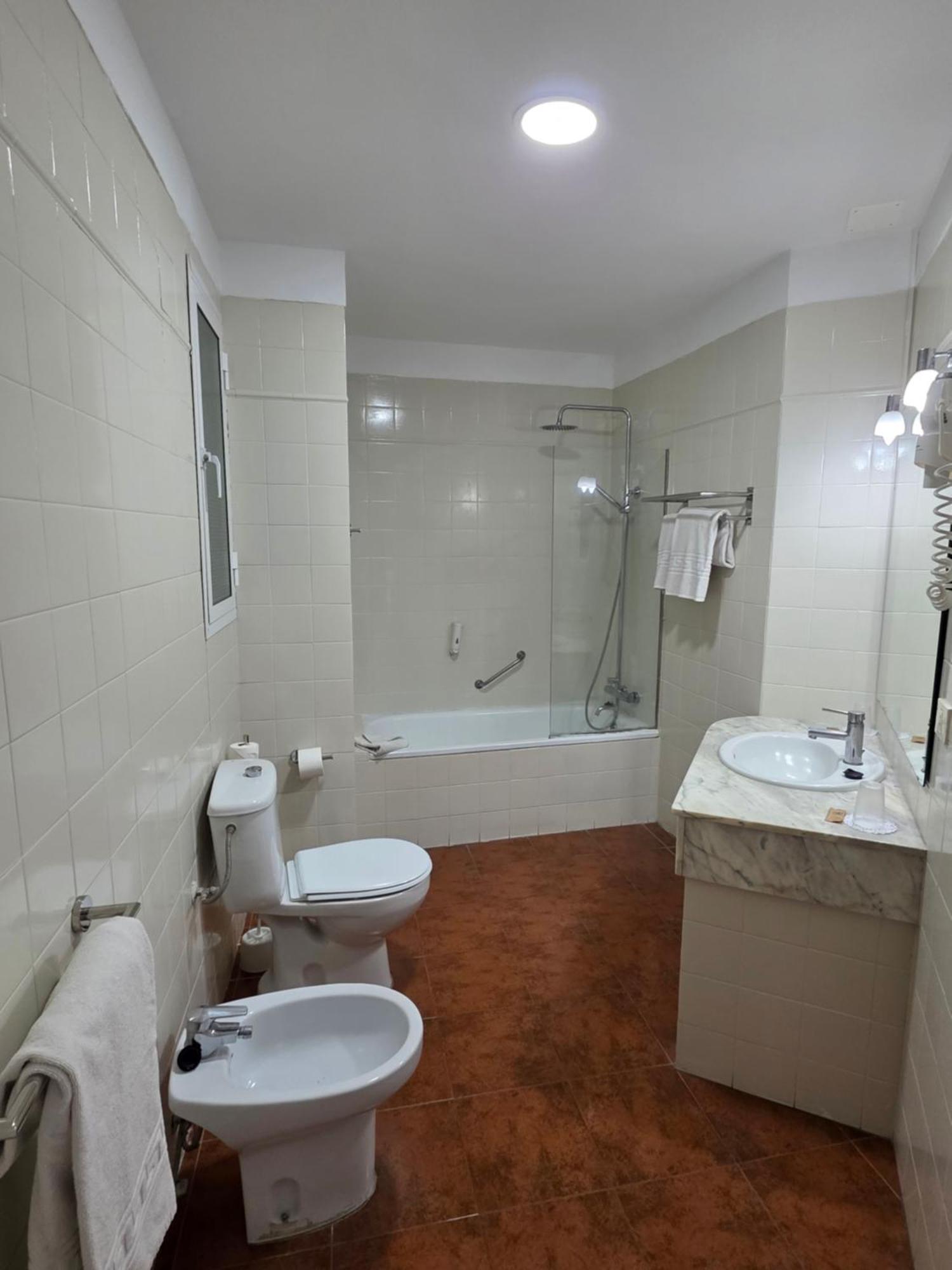 Double or Twin Room (2 Adults + 1 Child)