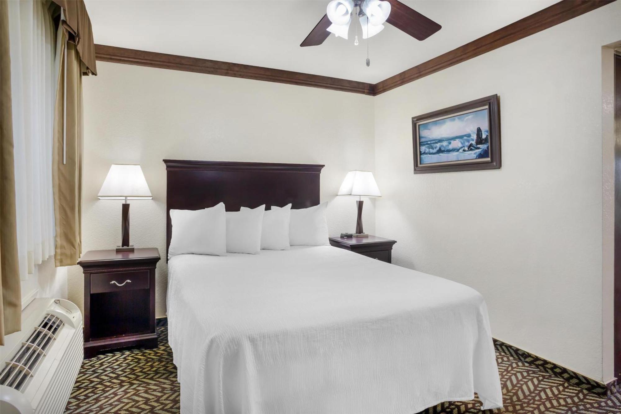 Two-Bedroom Family Suite with Three Queen Beds - Non-Smoking,1666660504:JPEG