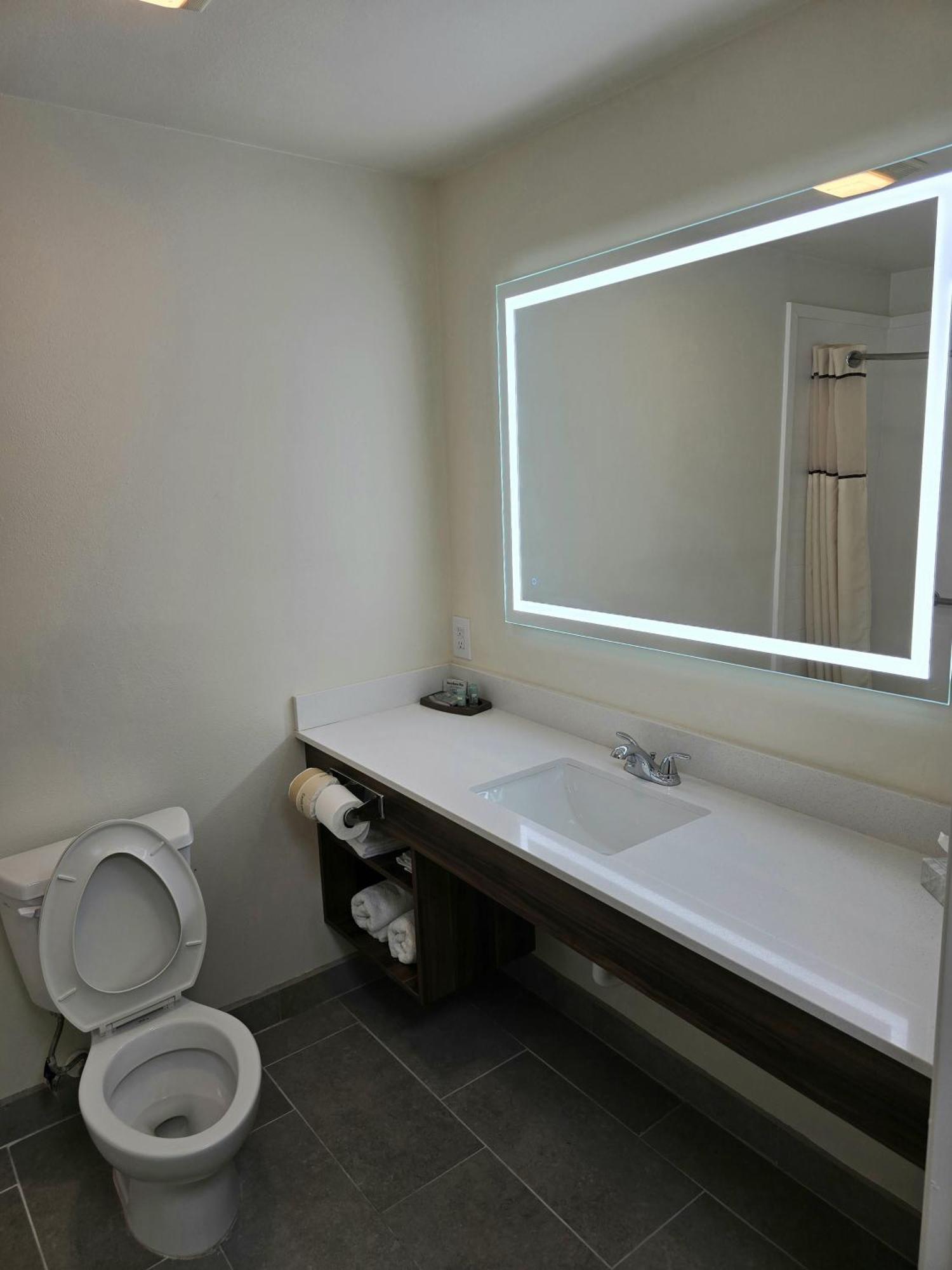 Queen Suite with Two Queen Beds - Non-Smoking