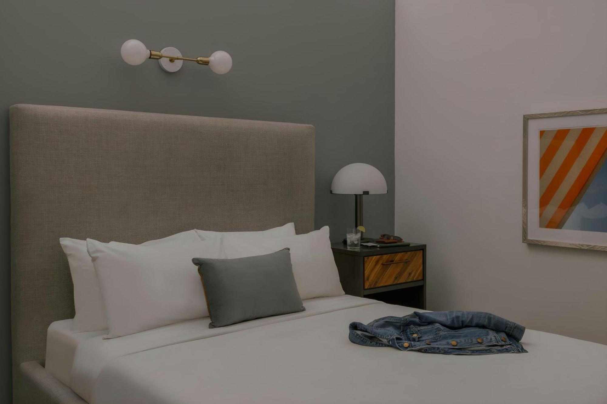 One-Bedroom Apartment with Queen and Sofa Bed