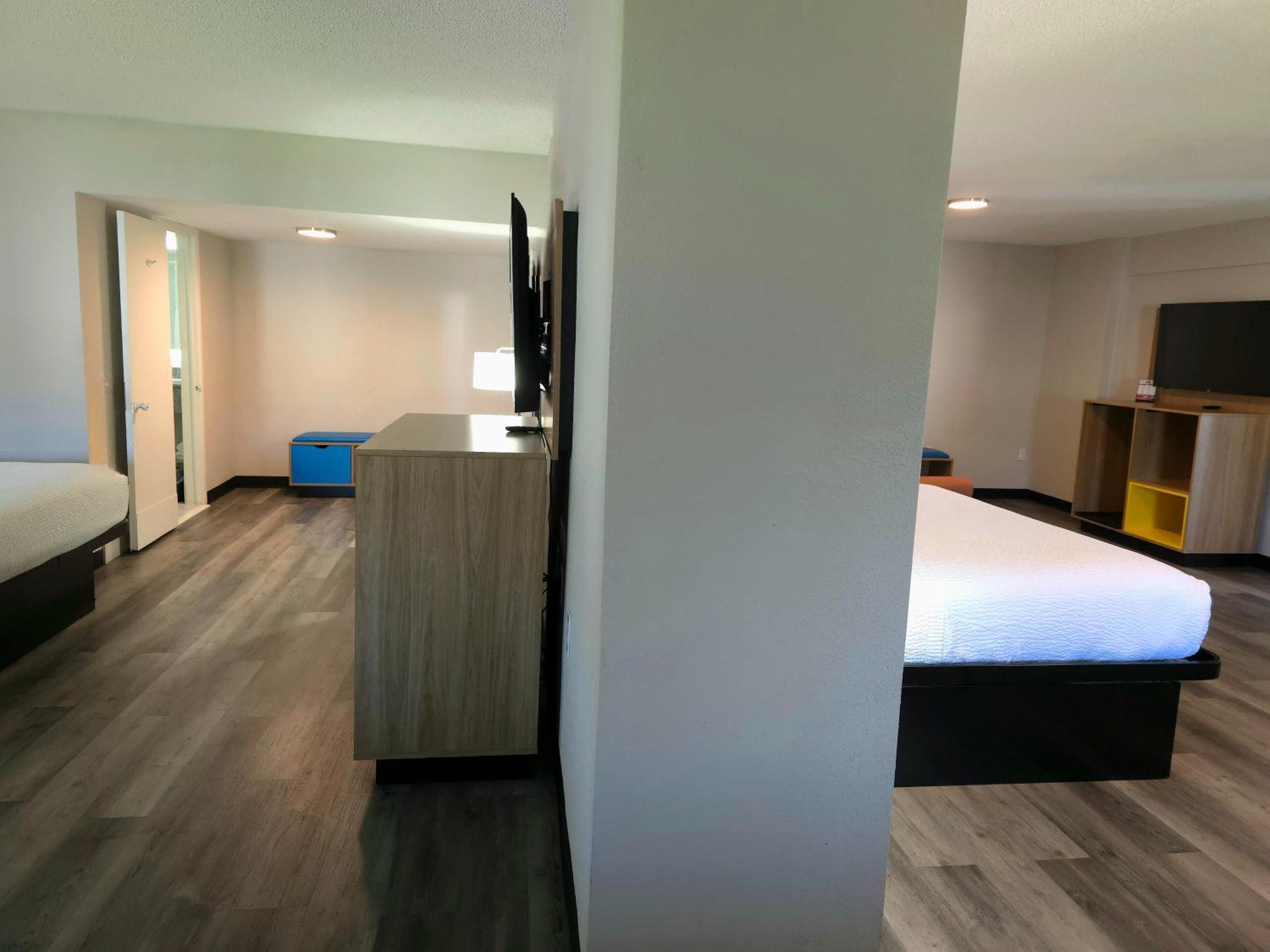 Lighthouse Suite with One King and Two Queen Beds - Non-Smoking