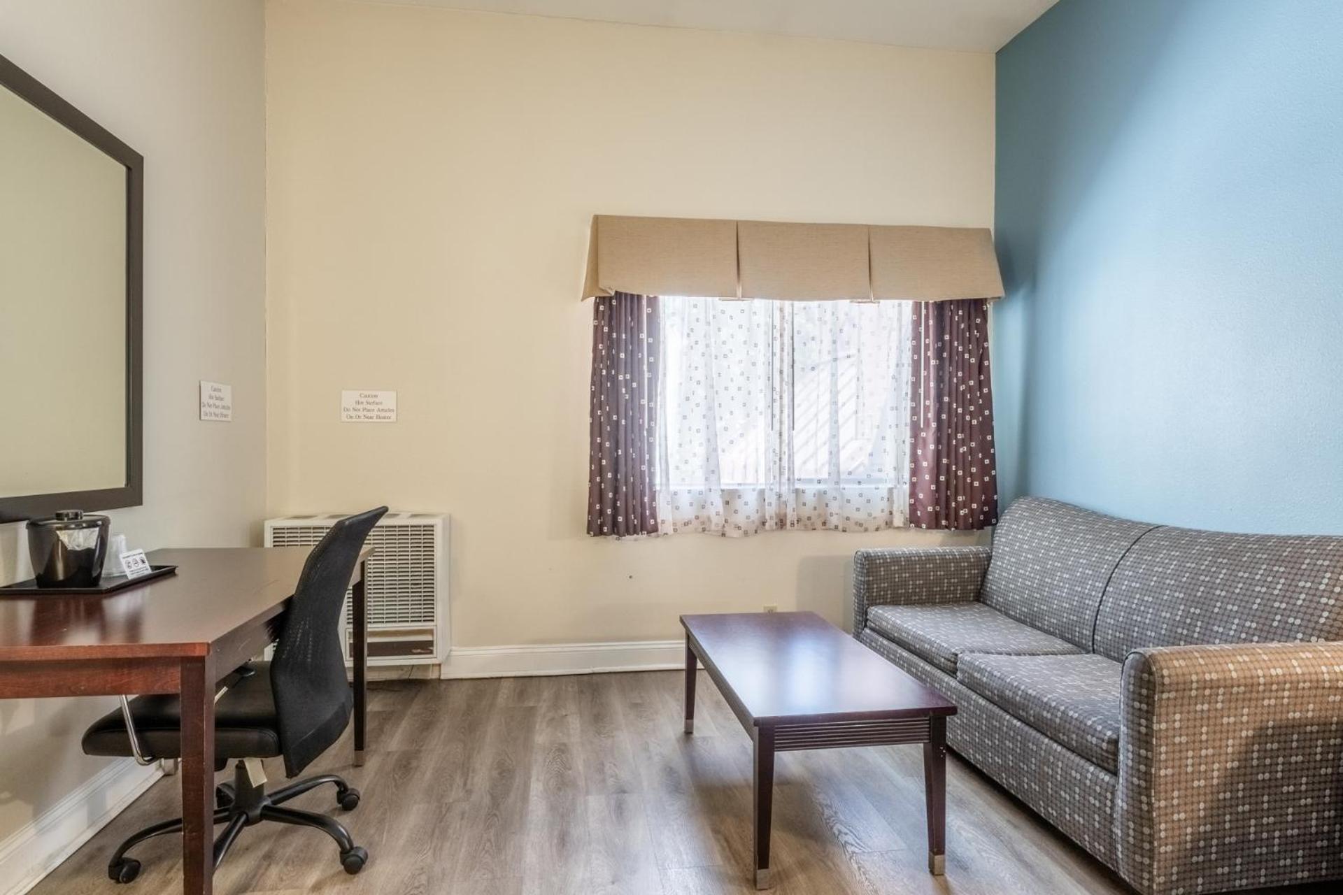 Standard Room, 1 King Bed, Non-Smoking