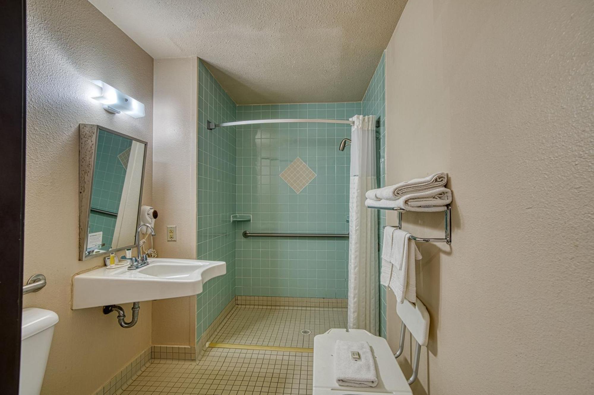 Queen Room with Two Queen Beds - Mobility Access/Non-Smoking