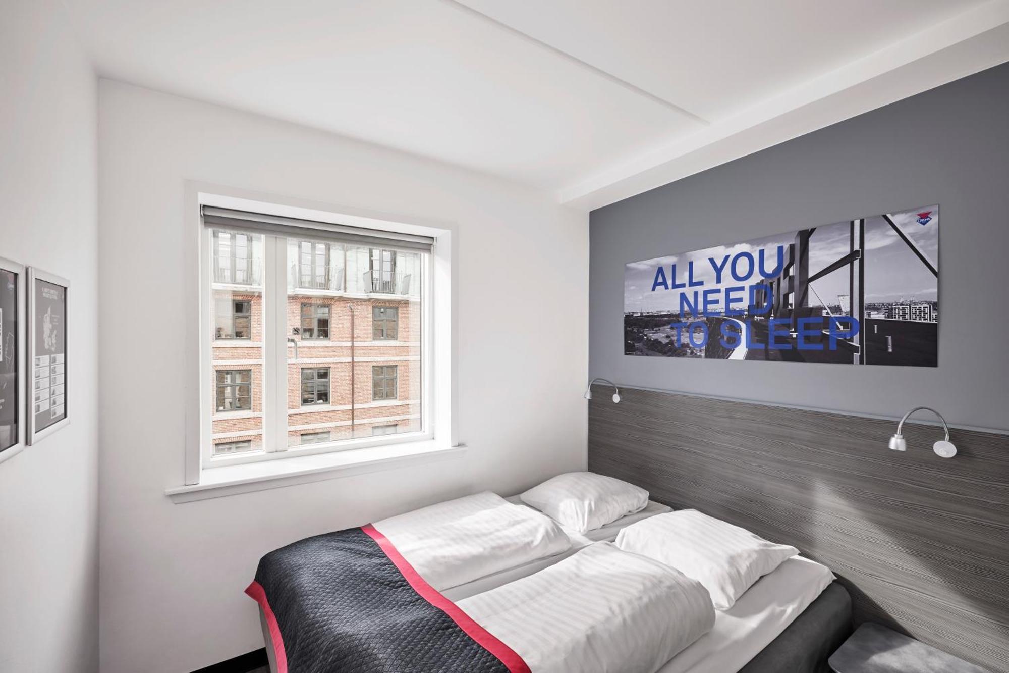 Commodore Room