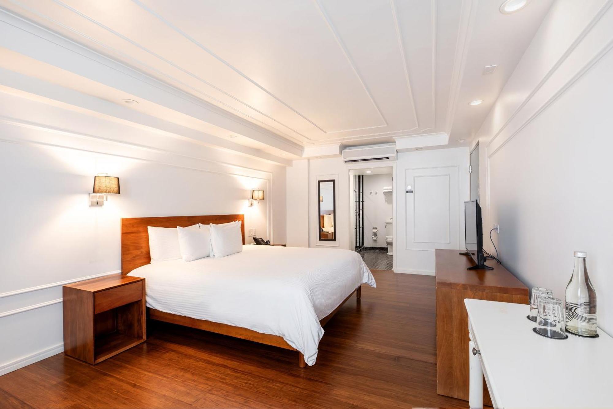 Premium Room, King Bed,1669834295:JPEG