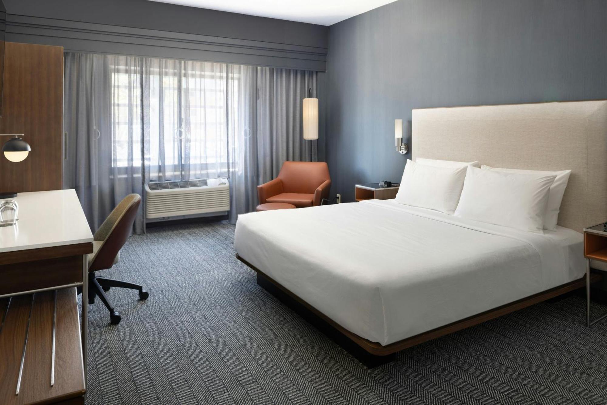 King Room with Sofa Bed and Adapted Tub - Mobility Accessible,1670710827:JPEG