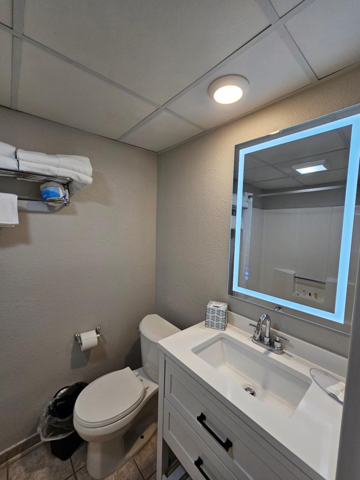 Quadruple Room with Two Queen Beds - Disability Access/Non Smoking