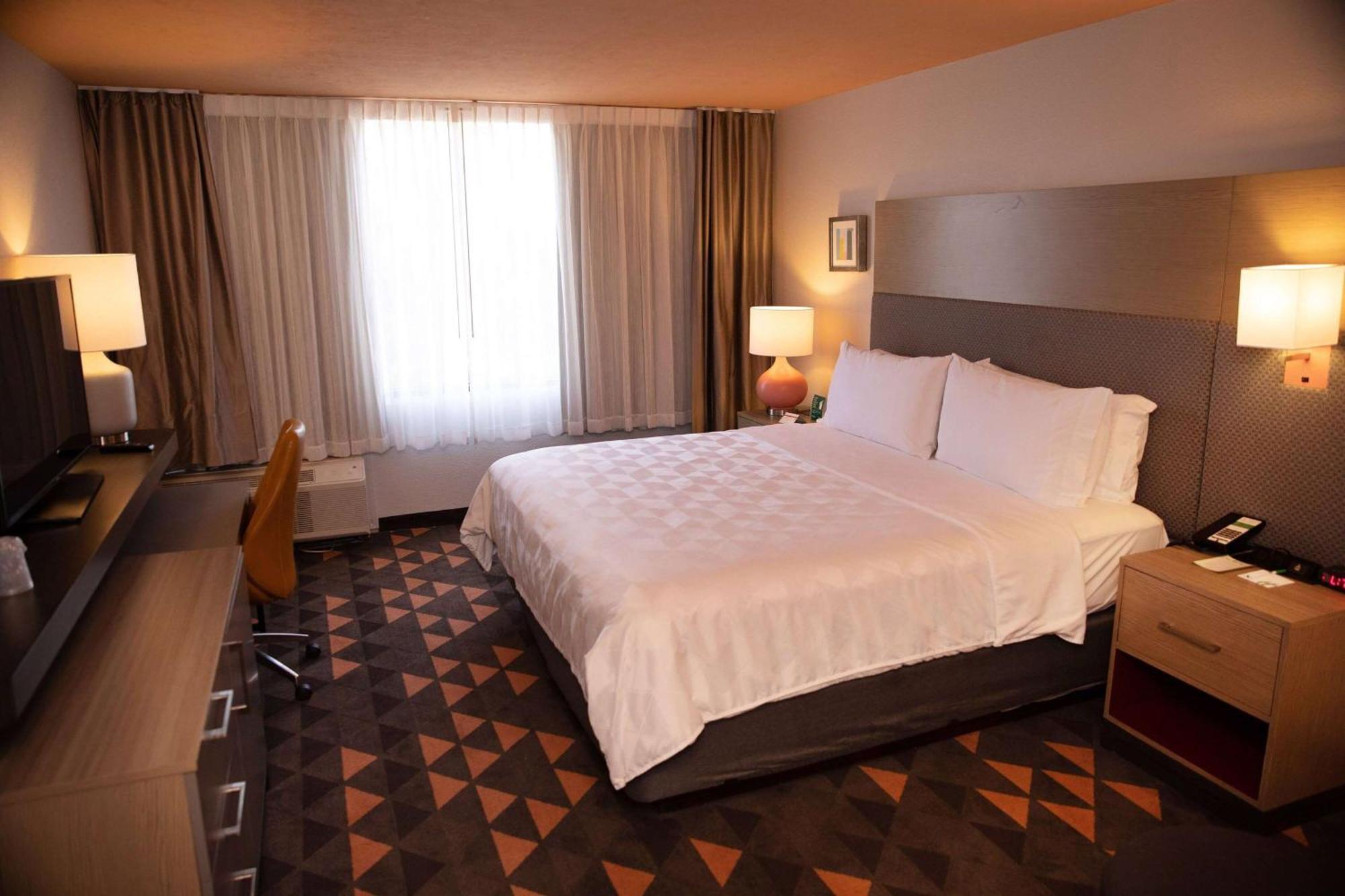 King Room with Mobility Access and Bathtub with Grab Bars, Non-Smoking,1681724079:JPEG