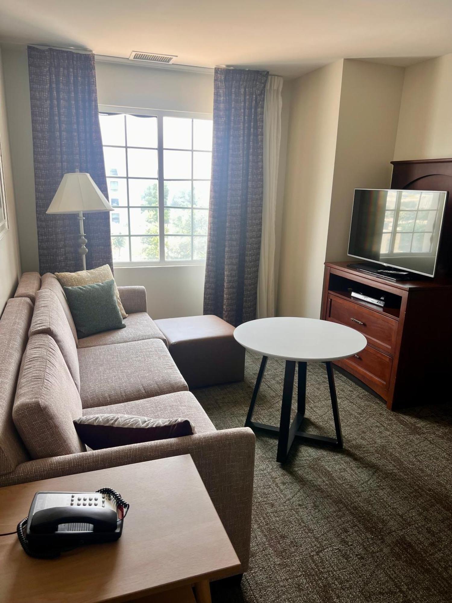 One-Bedroom Queen Suite