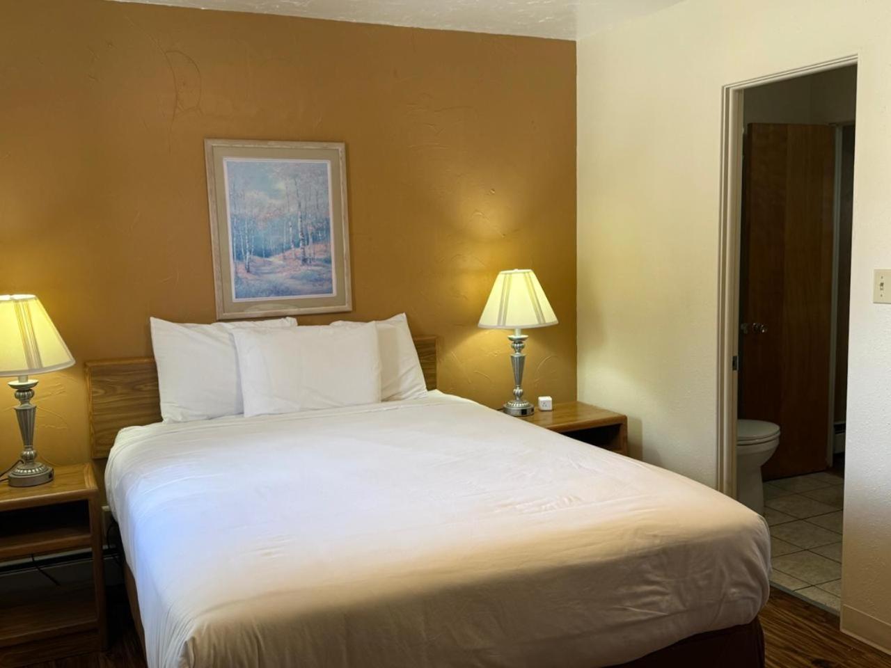 Deluxe Queen Suite