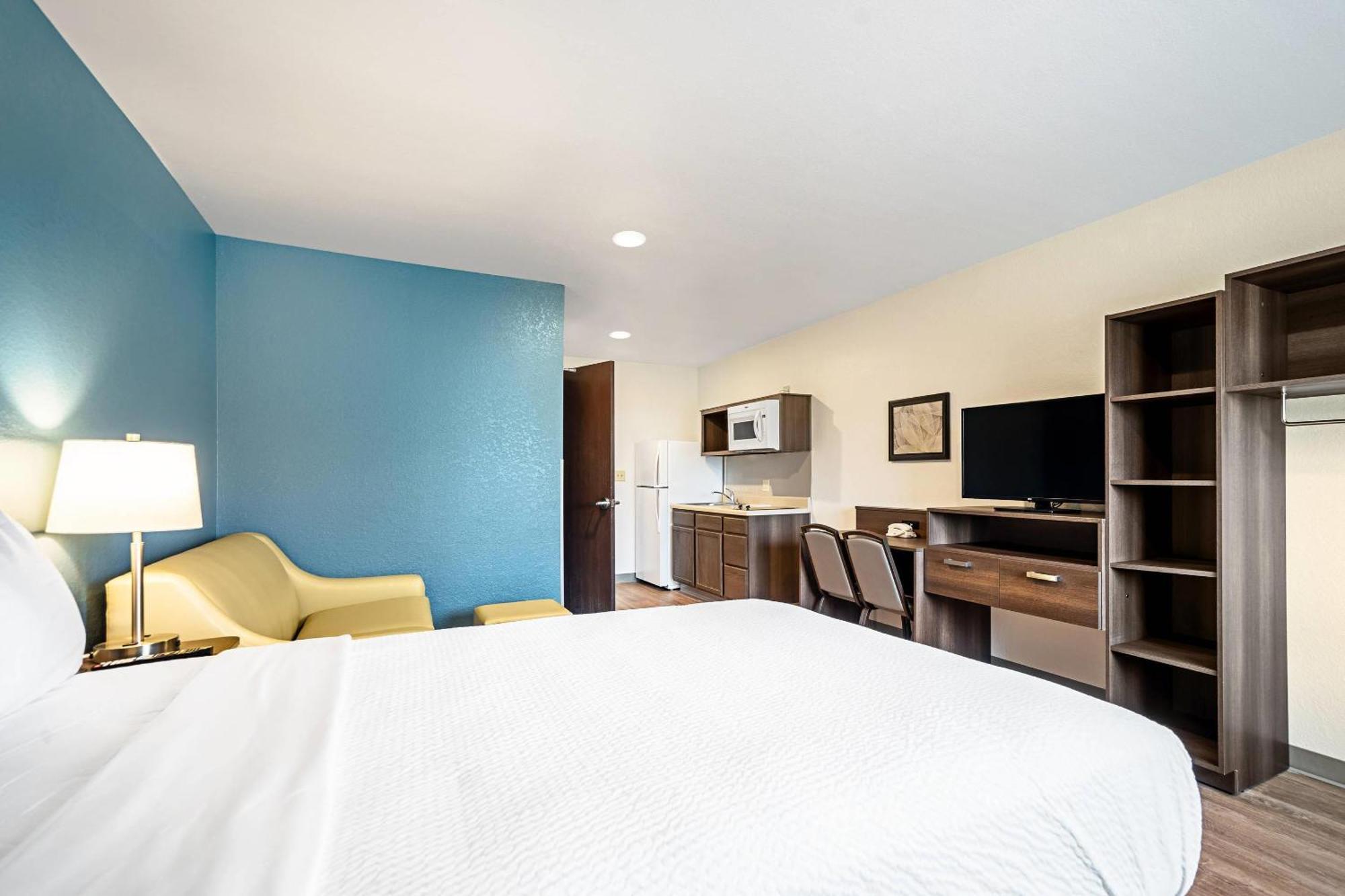 Queen Room with Sofa Bed - Disability Access/Non-Smoking