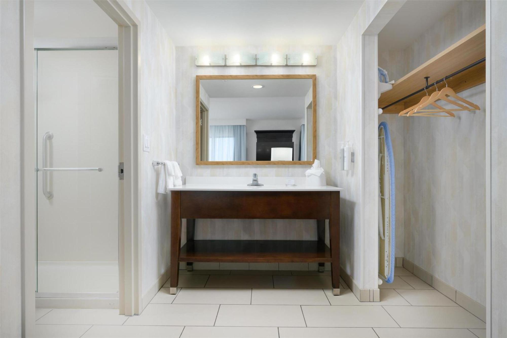 King Studio Suite with Sofa Bed - Hearing Access/Non-Smoking