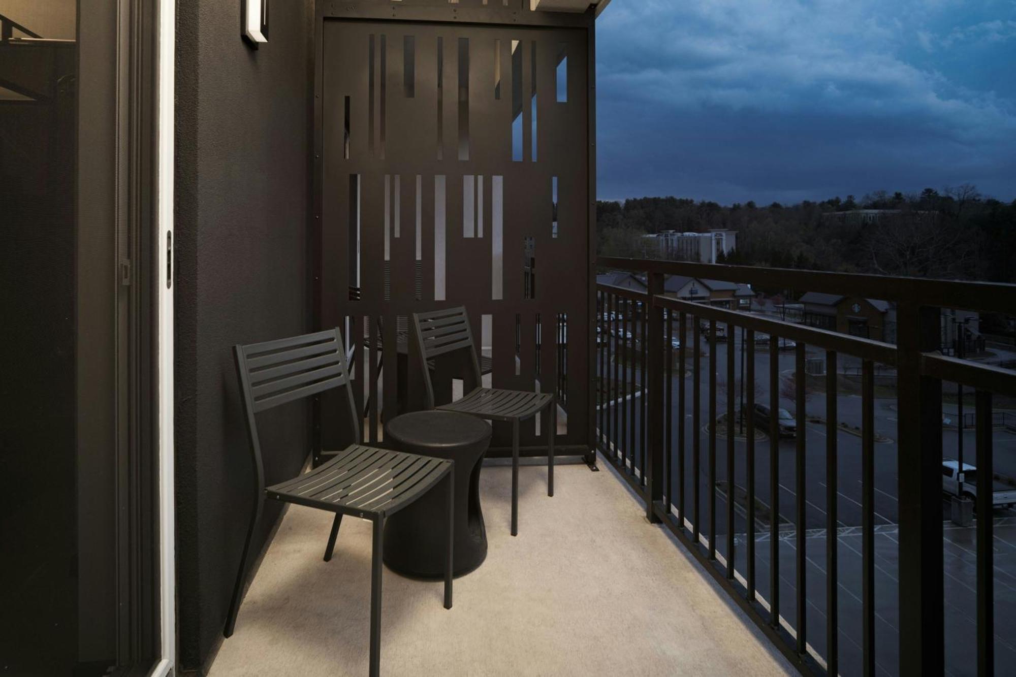One-Bedroom King Suite with Balcony