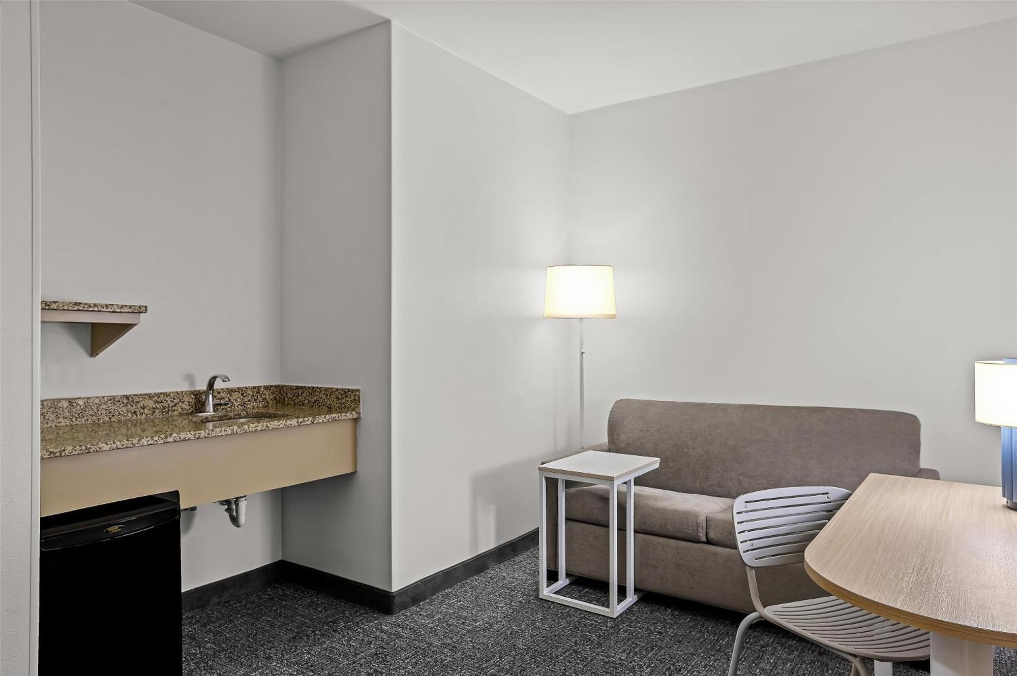 One-Bedroom King Suite