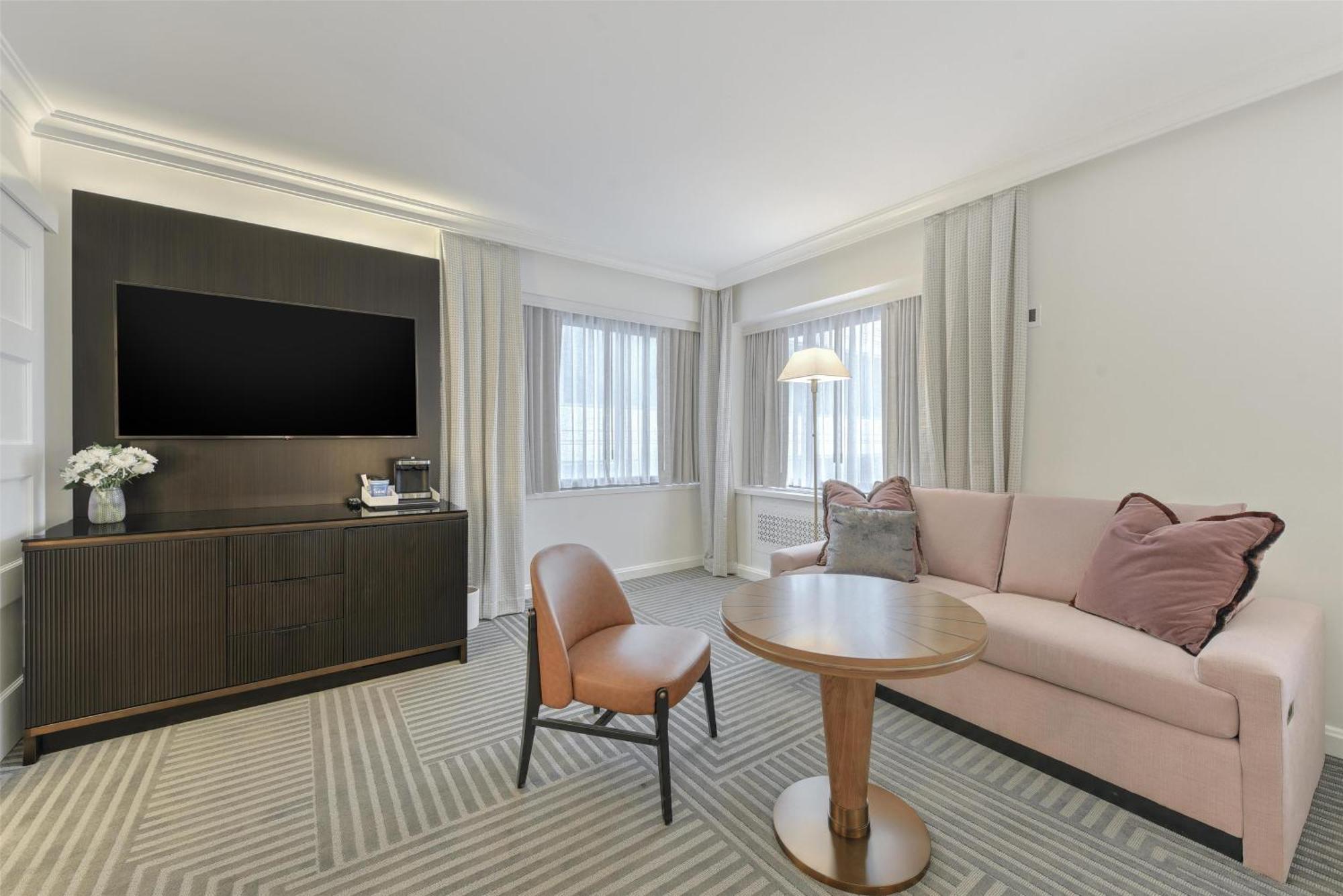 Deluxe Double Room,1674704725:JPEG