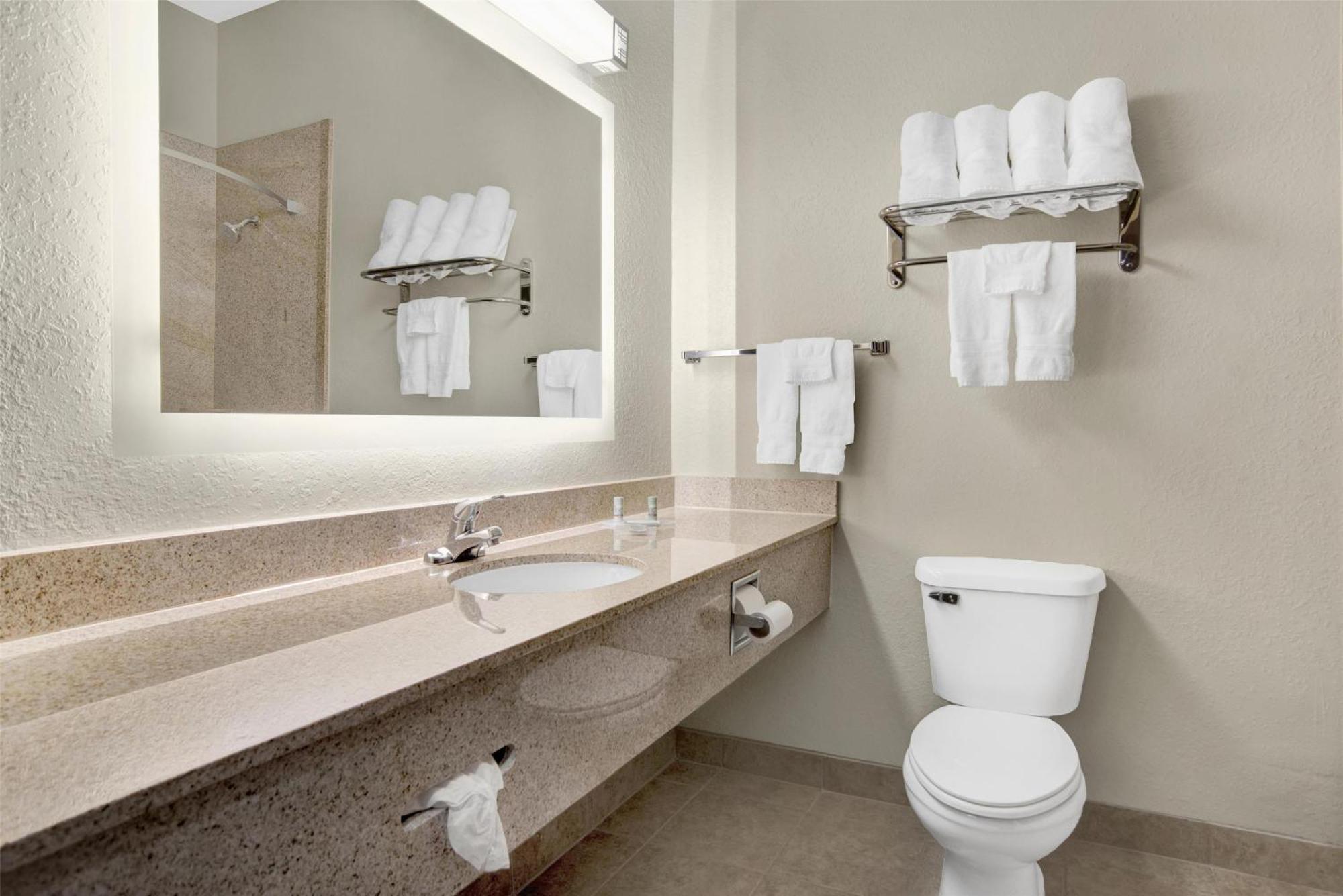 King Room with Whirlpool - Non-Smoking