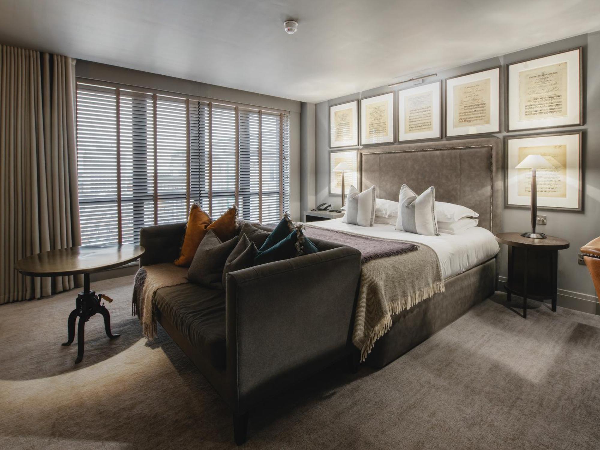 Signature Suite,1676774330:JPEG