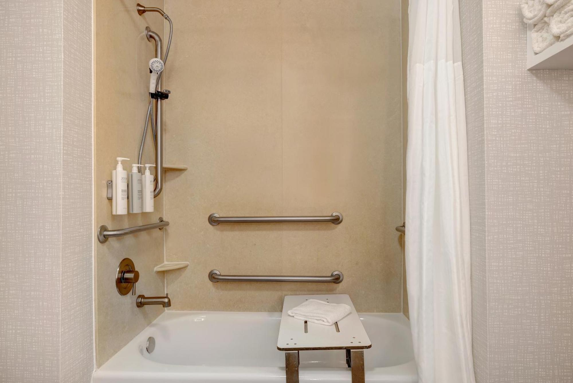Double Room with Two Queen Beds and Bath Tub - Mobility and Hearing Access/Non-Smoking,1677863355:JPEG