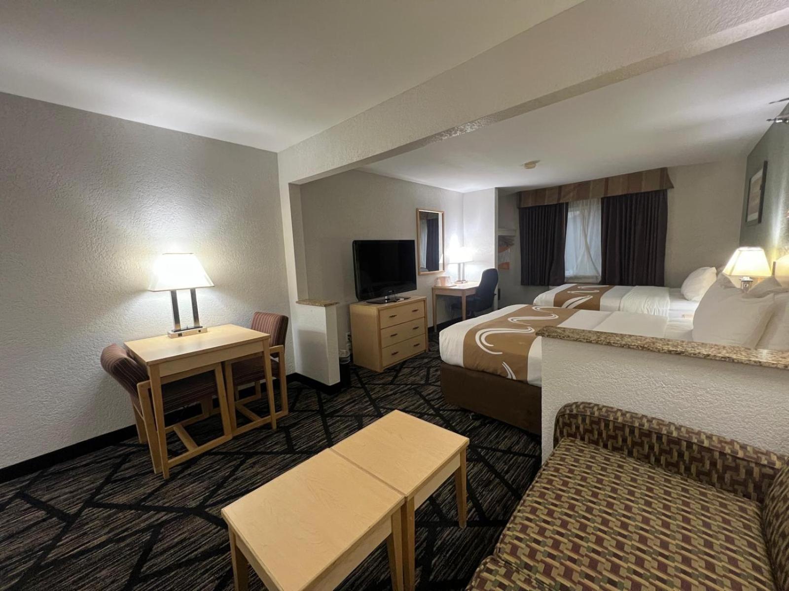 Queen Suite with Two Queen Beds - Non-Smoking