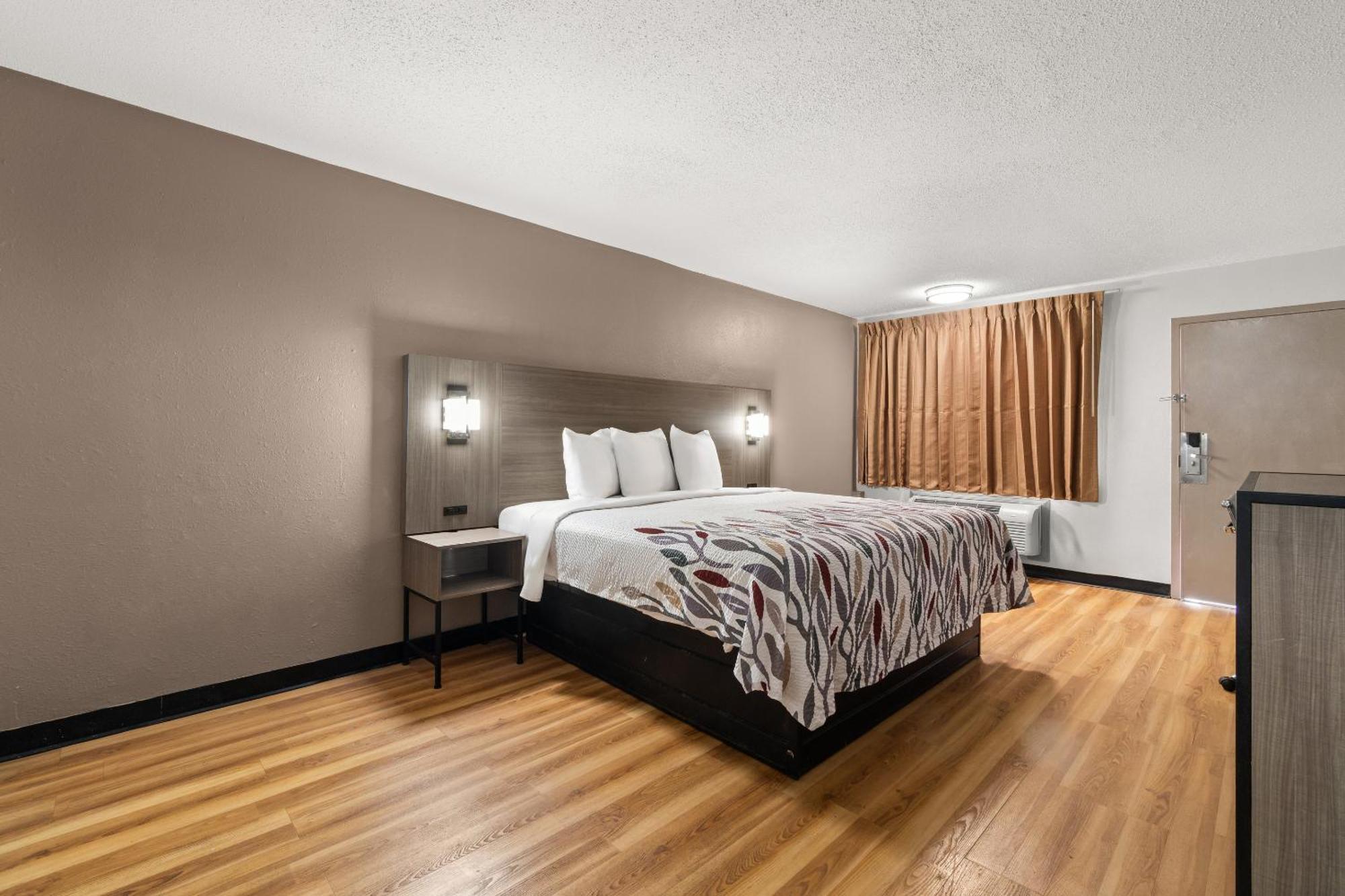 Deluxe King Room Smoking