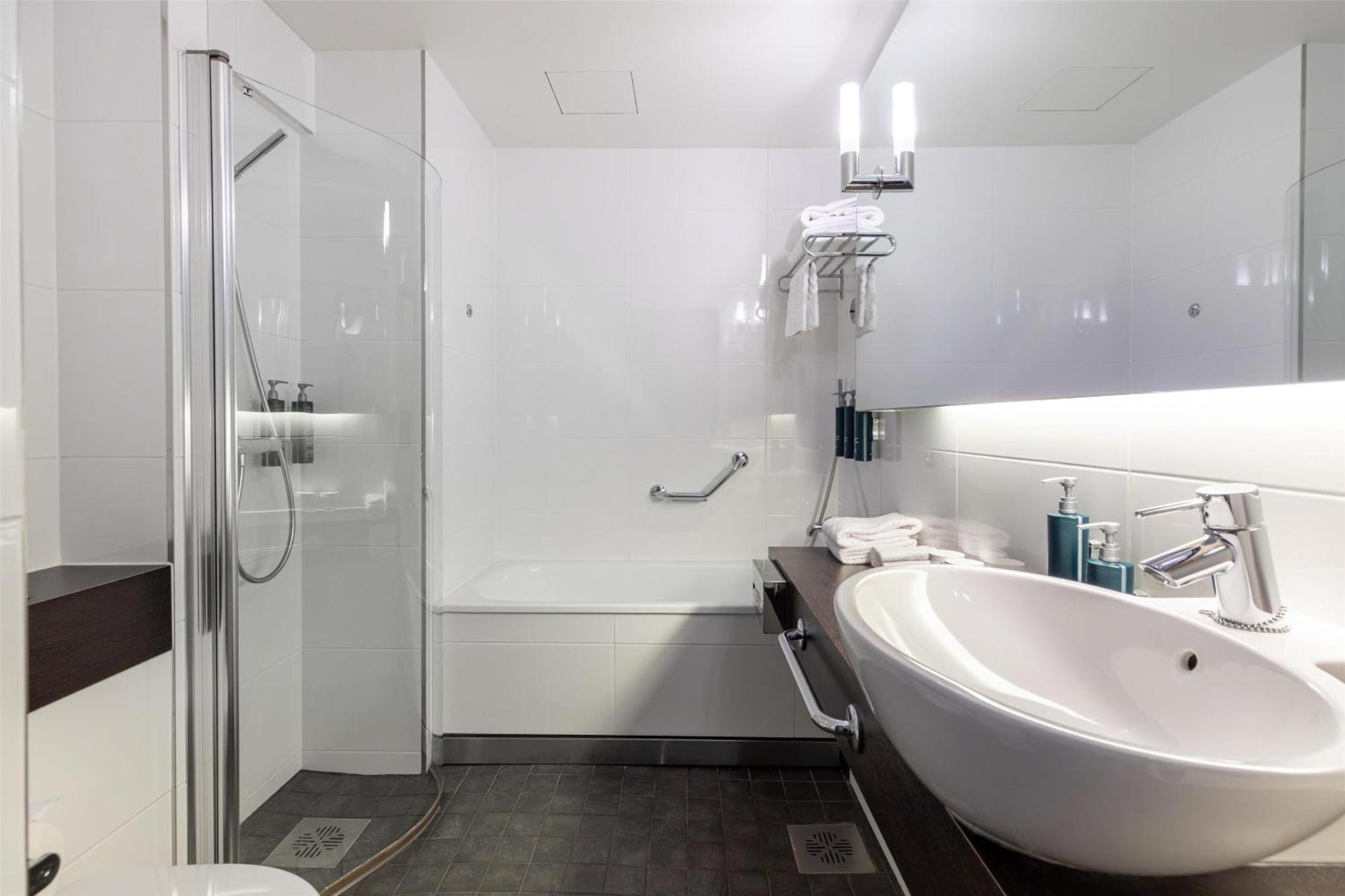 Junior King Suite with Partial Sea View,1679567024:JPEG