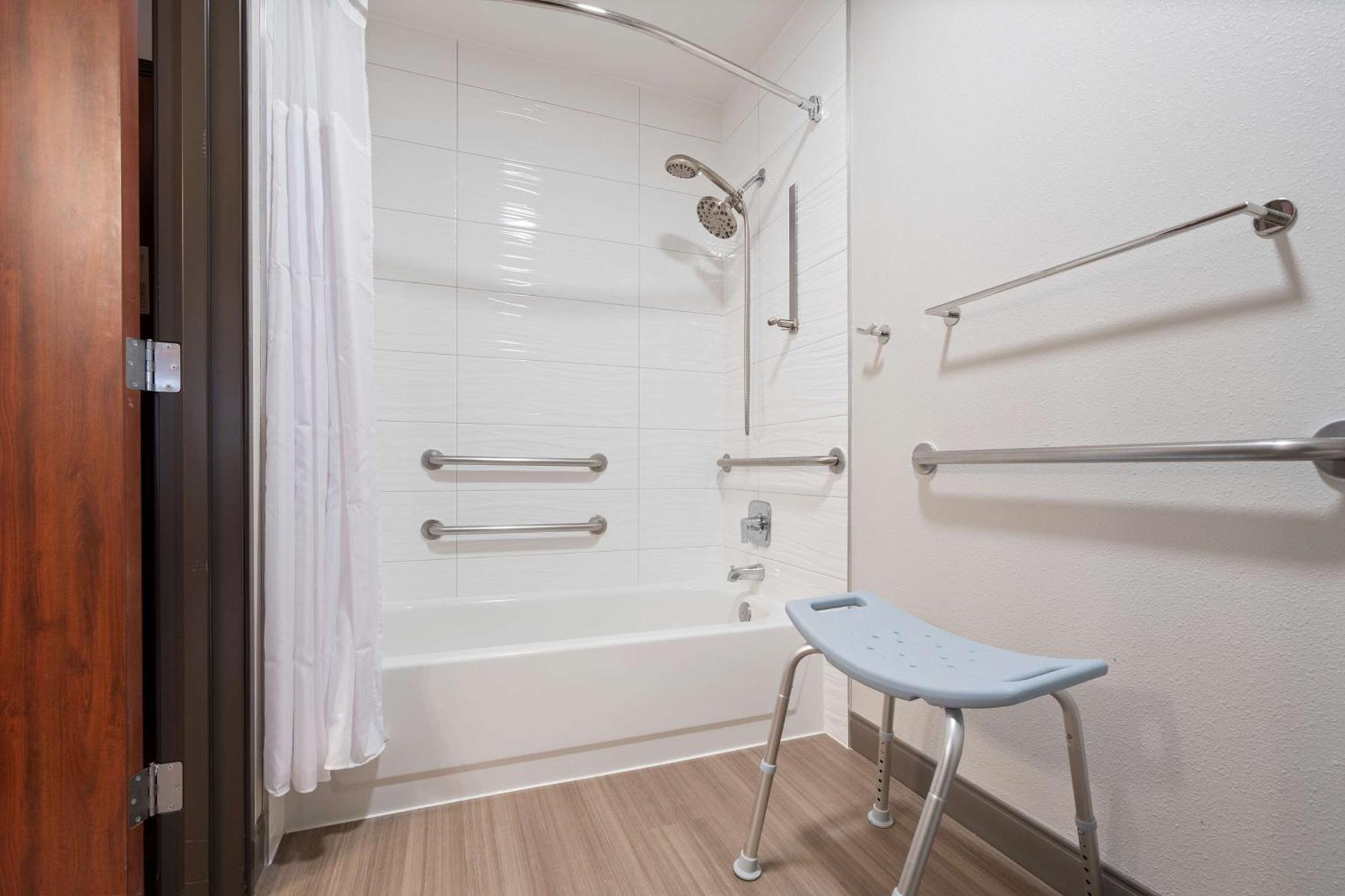 King Room with Bath Tub - Communication Assistance/Non-Smoking