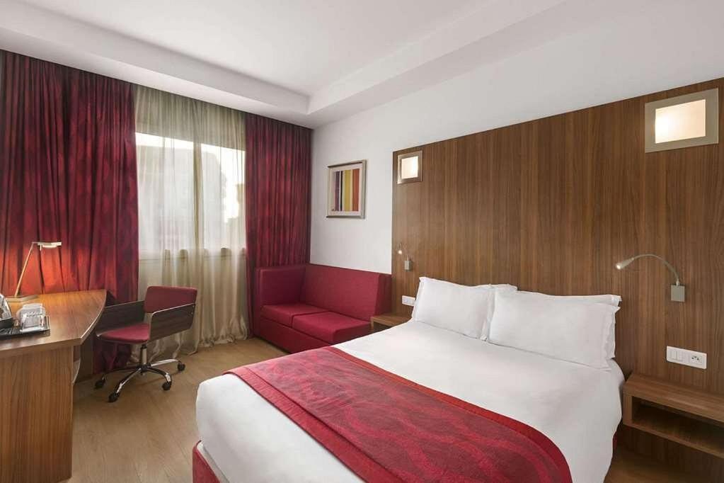 Queen Room with Sofa Bed - Mobility Accessible