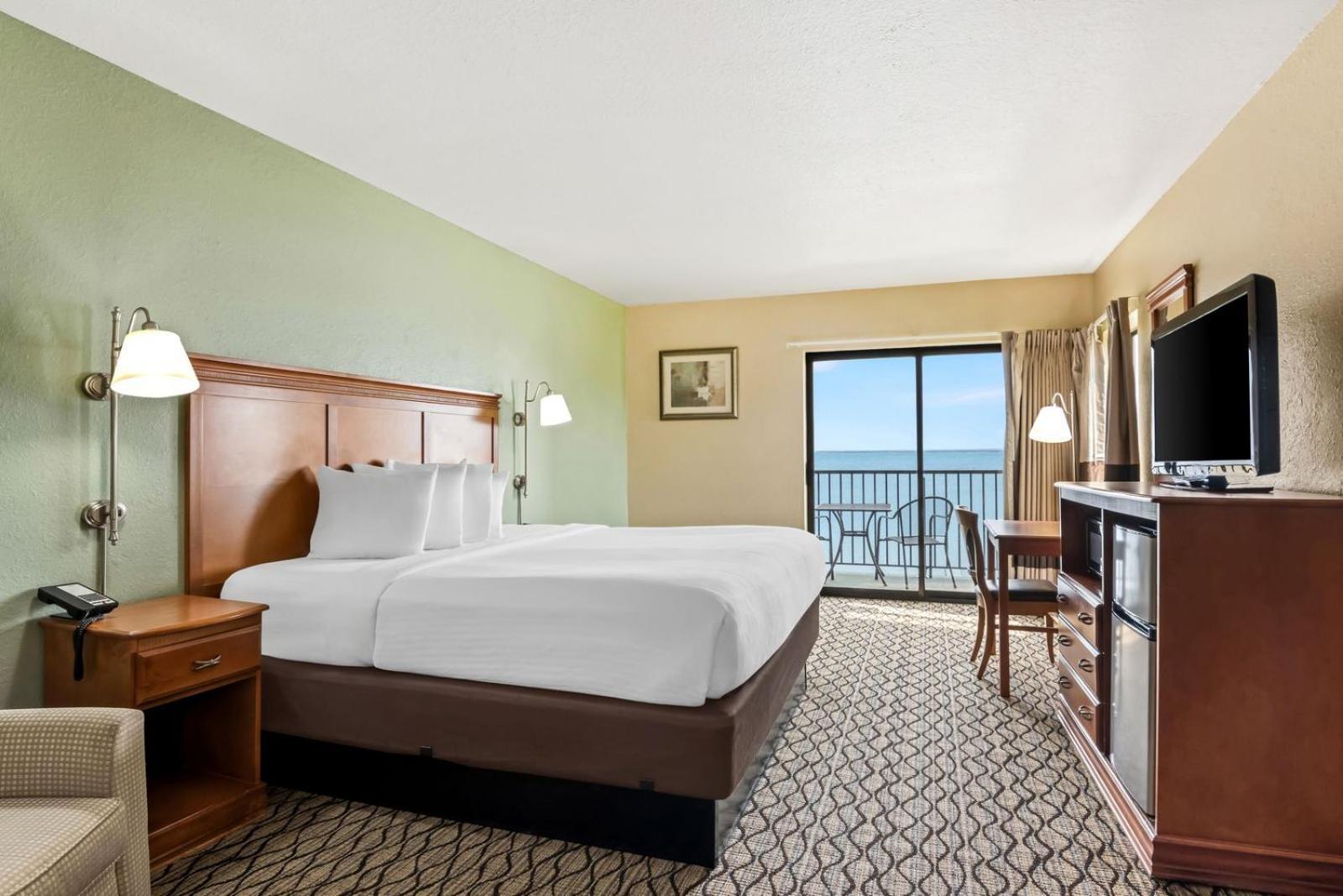 King Bed Handicapped Bath Beach Walkout