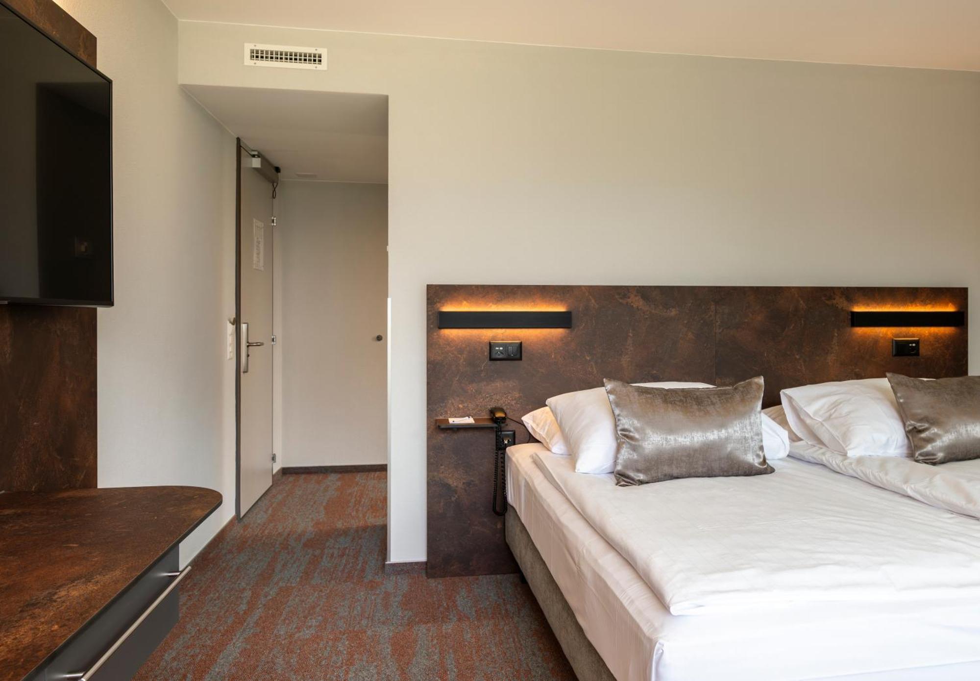 Standard Twin Room,1681712564:JPEG