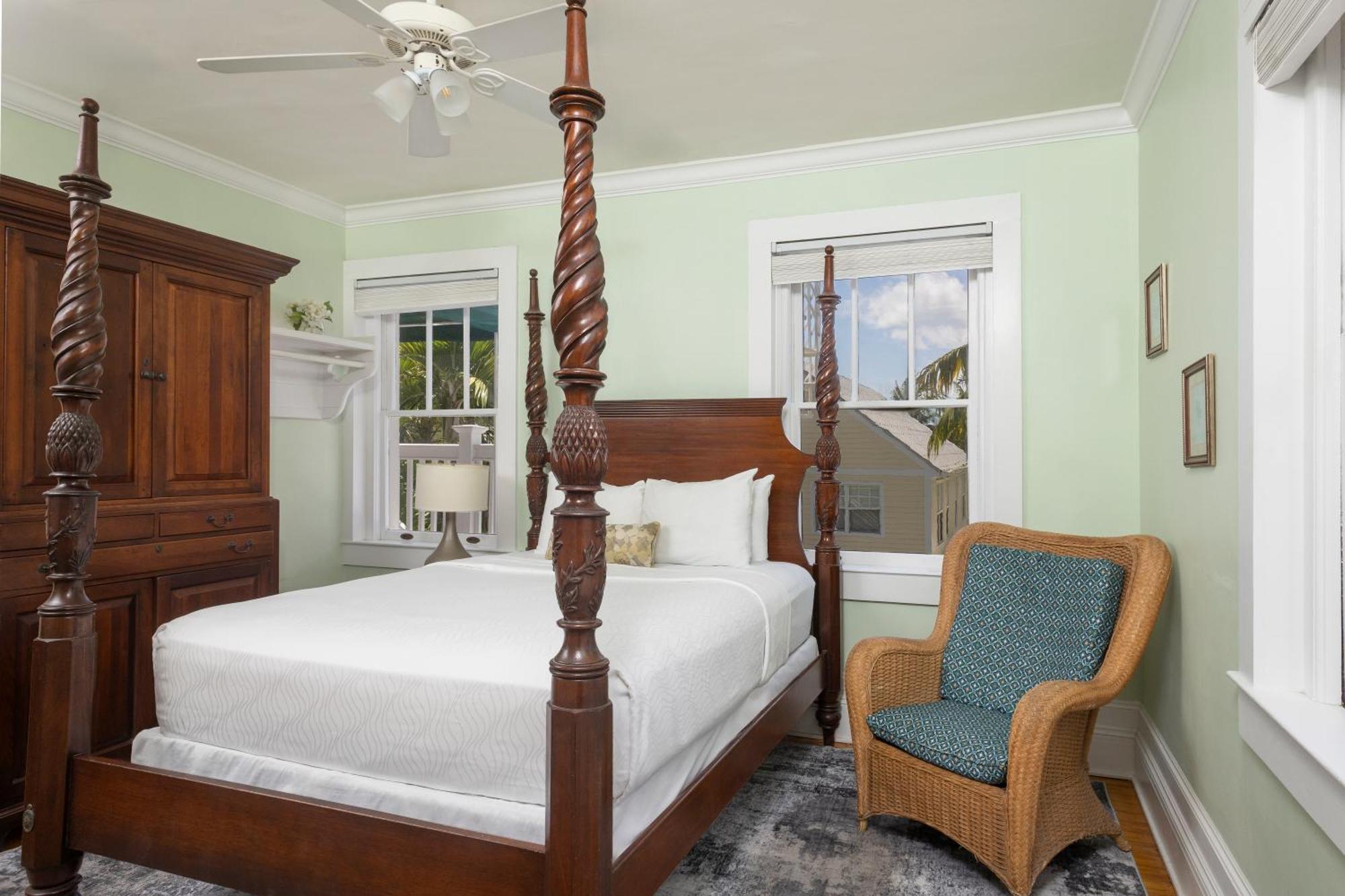 Deluxe Queen Room