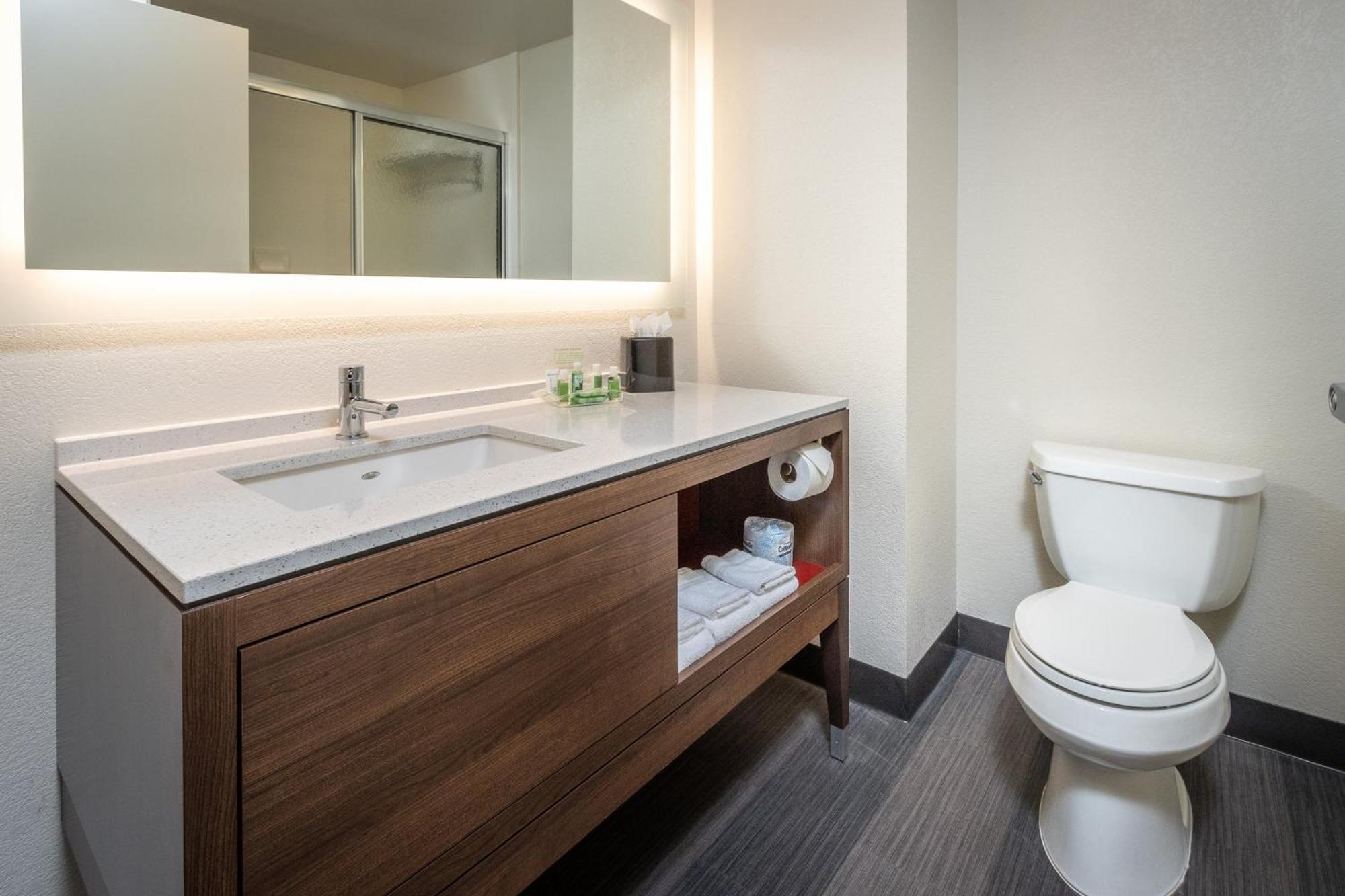 Standard Room,1714498505:JPEG