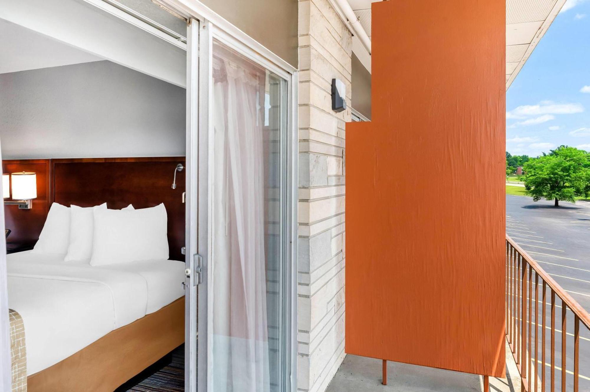 Deluxe Queen Room with Two Queen Beds - Non-Smoking,1682954809:JPEG