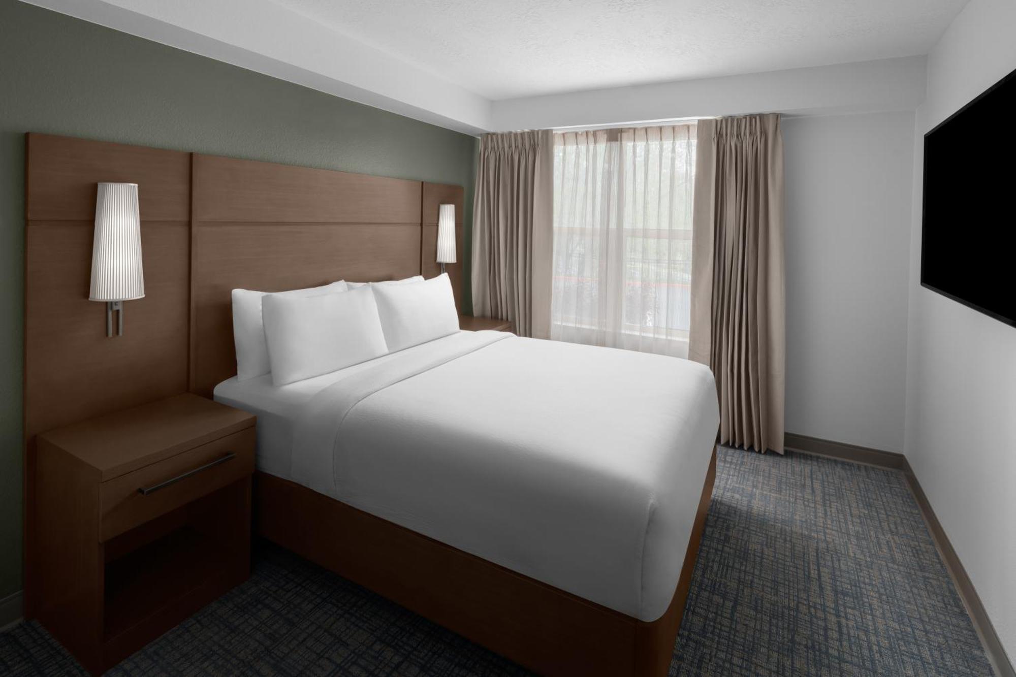 Two-Bedroom Suite,1683814158:JPEG