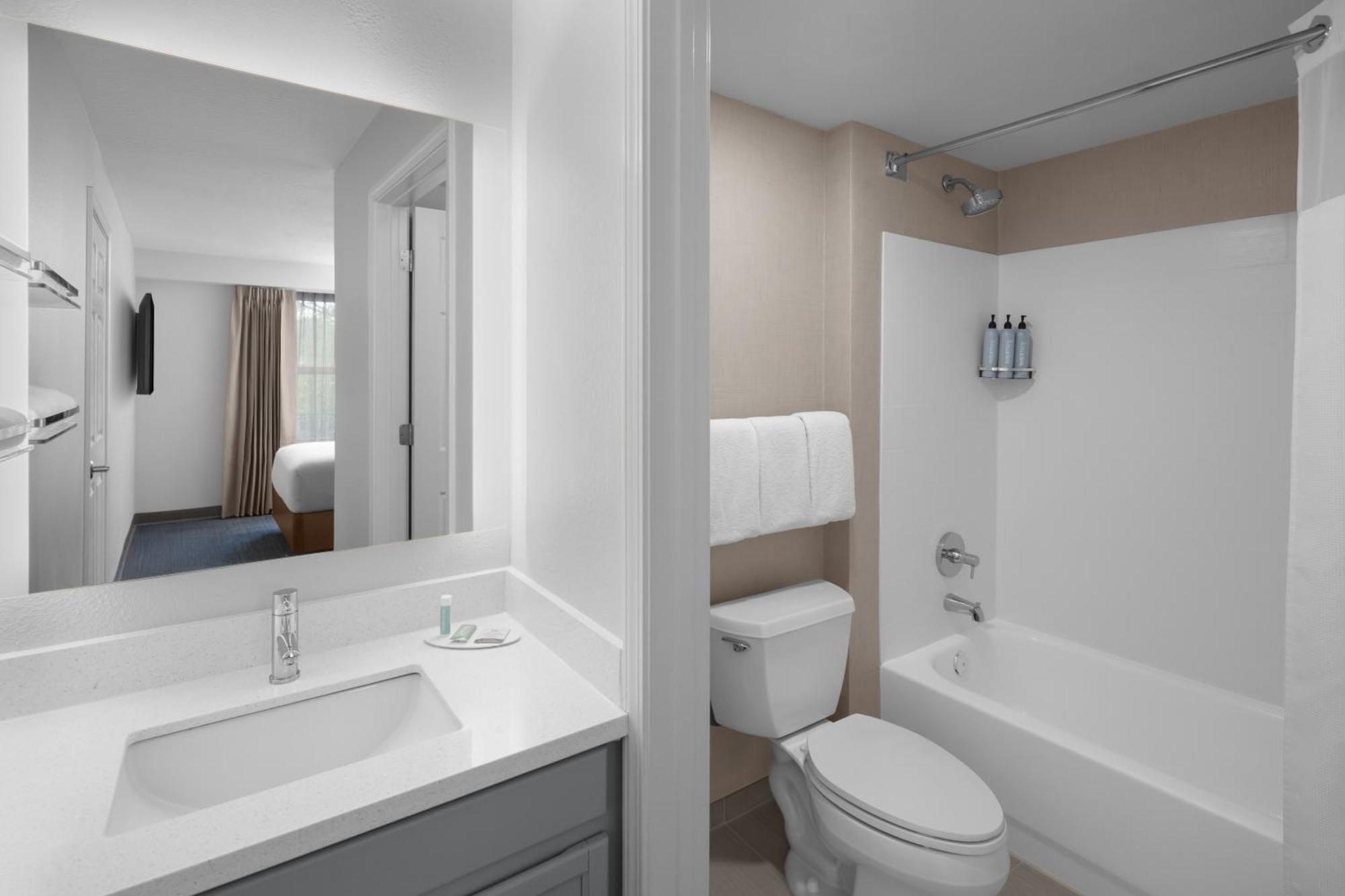 One-Bedroom, 2 Room Suite with Sofa Bed,1683814163:JPEG