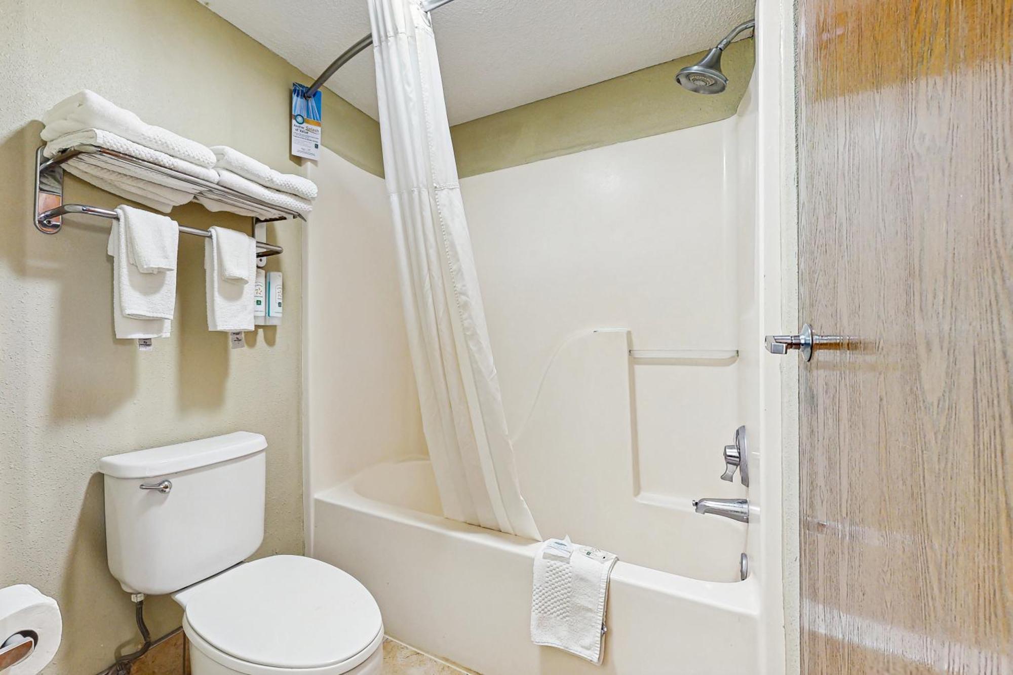 Queen Room with Two Queen Beds - Pet-Friendly/Non-Smoking,1683823399:JPEG